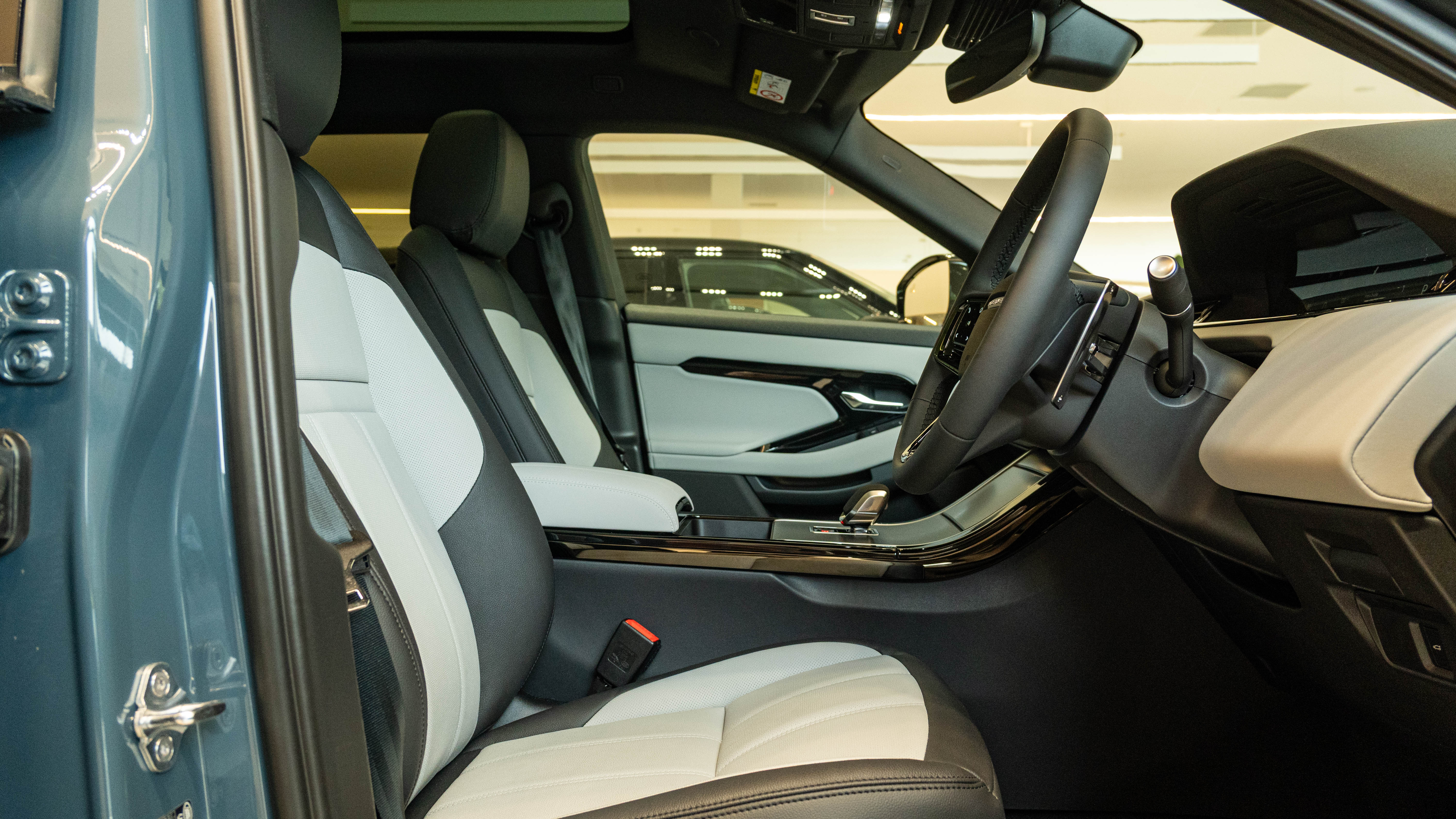 RANGE ROVER EVOQUE 2.0 D200 DYNAMIC SE 5DR AUTO HATCHBACK