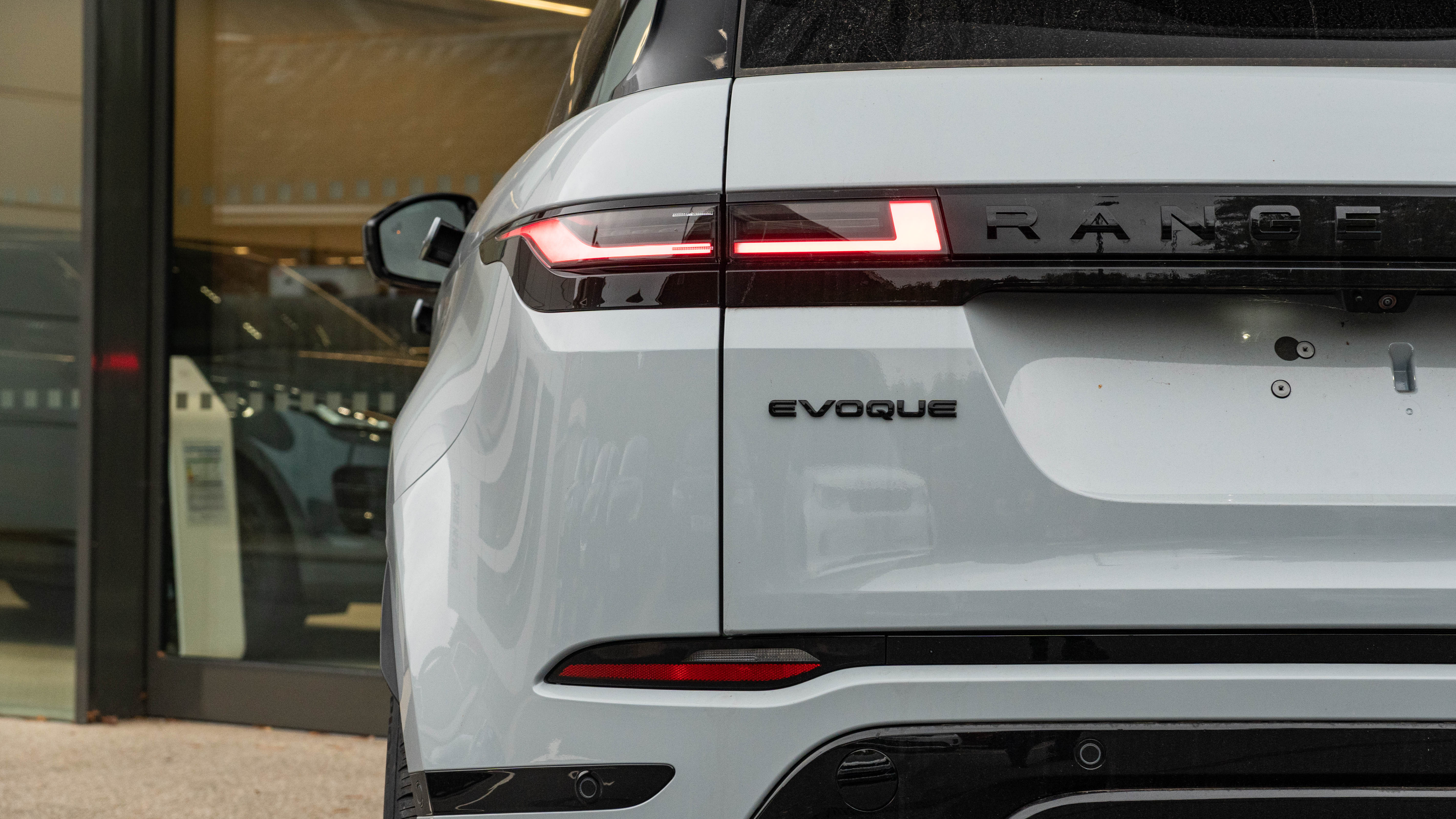 RANGE ROVER EVOQUE 2.0 D200 DYNAMIC SE 5DR AUTO HATCHBACK
