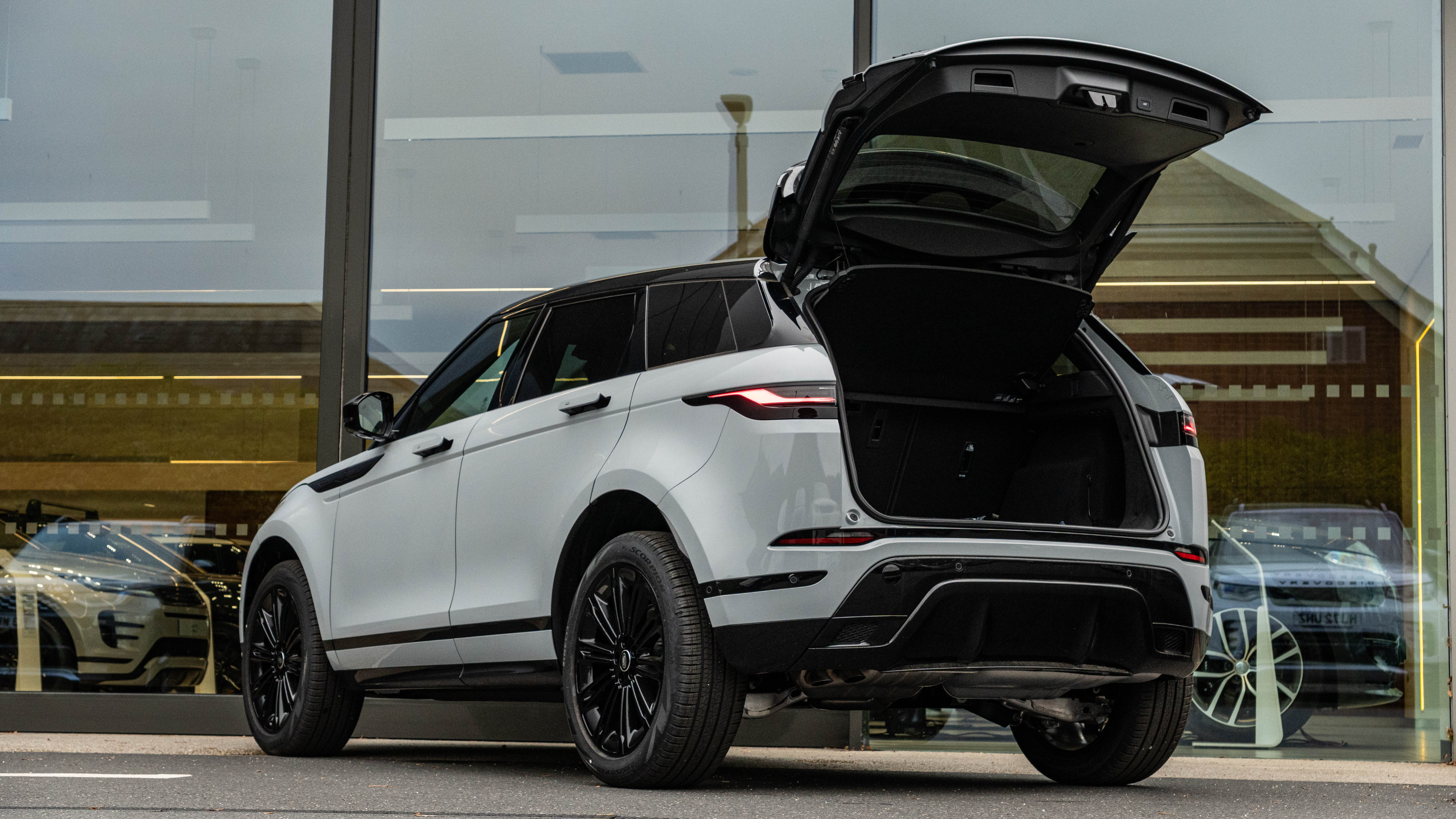 RANGE ROVER EVOQUE 2.0 D200 DYNAMIC SE 5DR AUTO HATCHBACK
