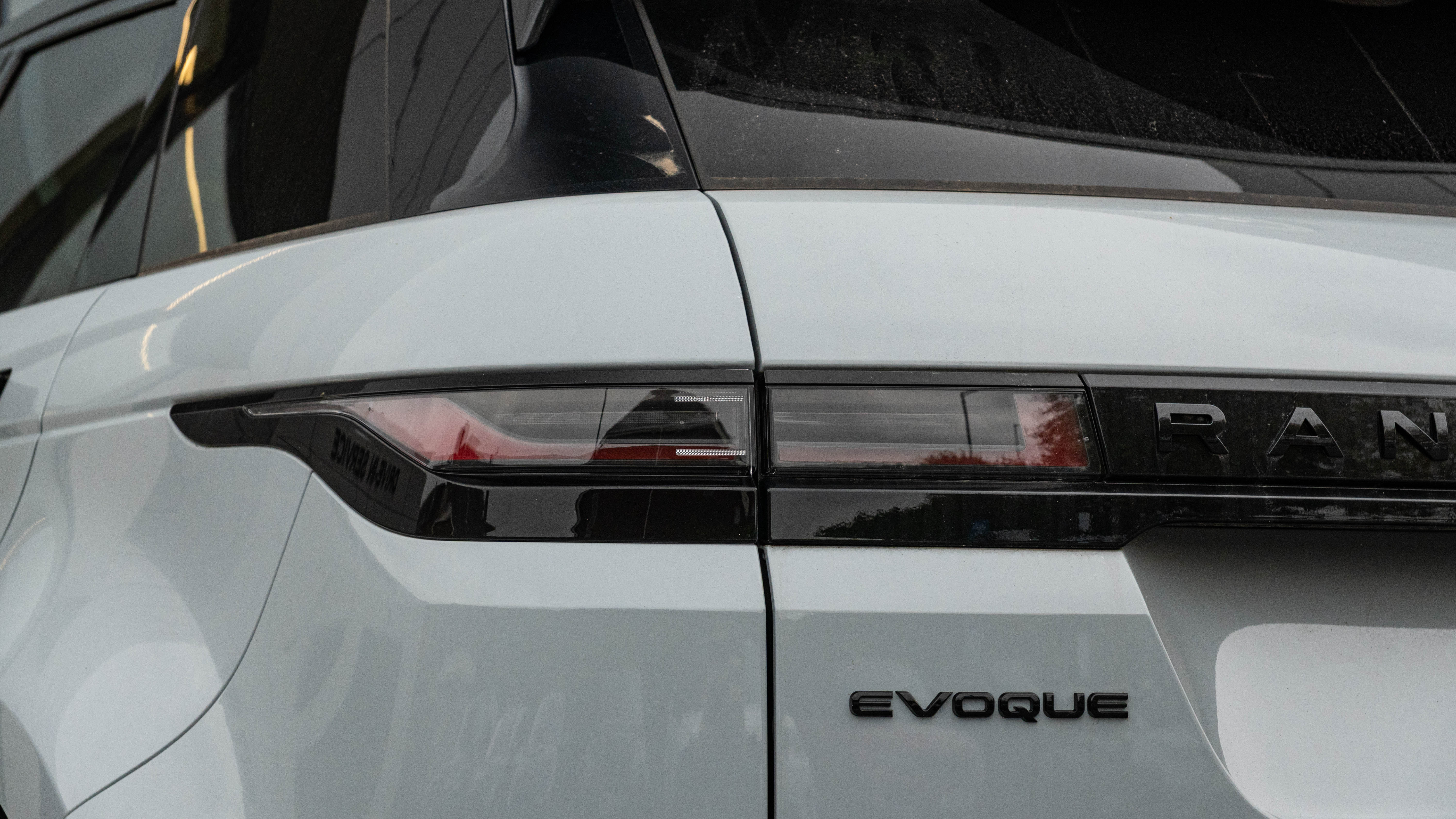 RANGE ROVER EVOQUE 2.0 D200 DYNAMIC SE 5DR AUTO HATCHBACK