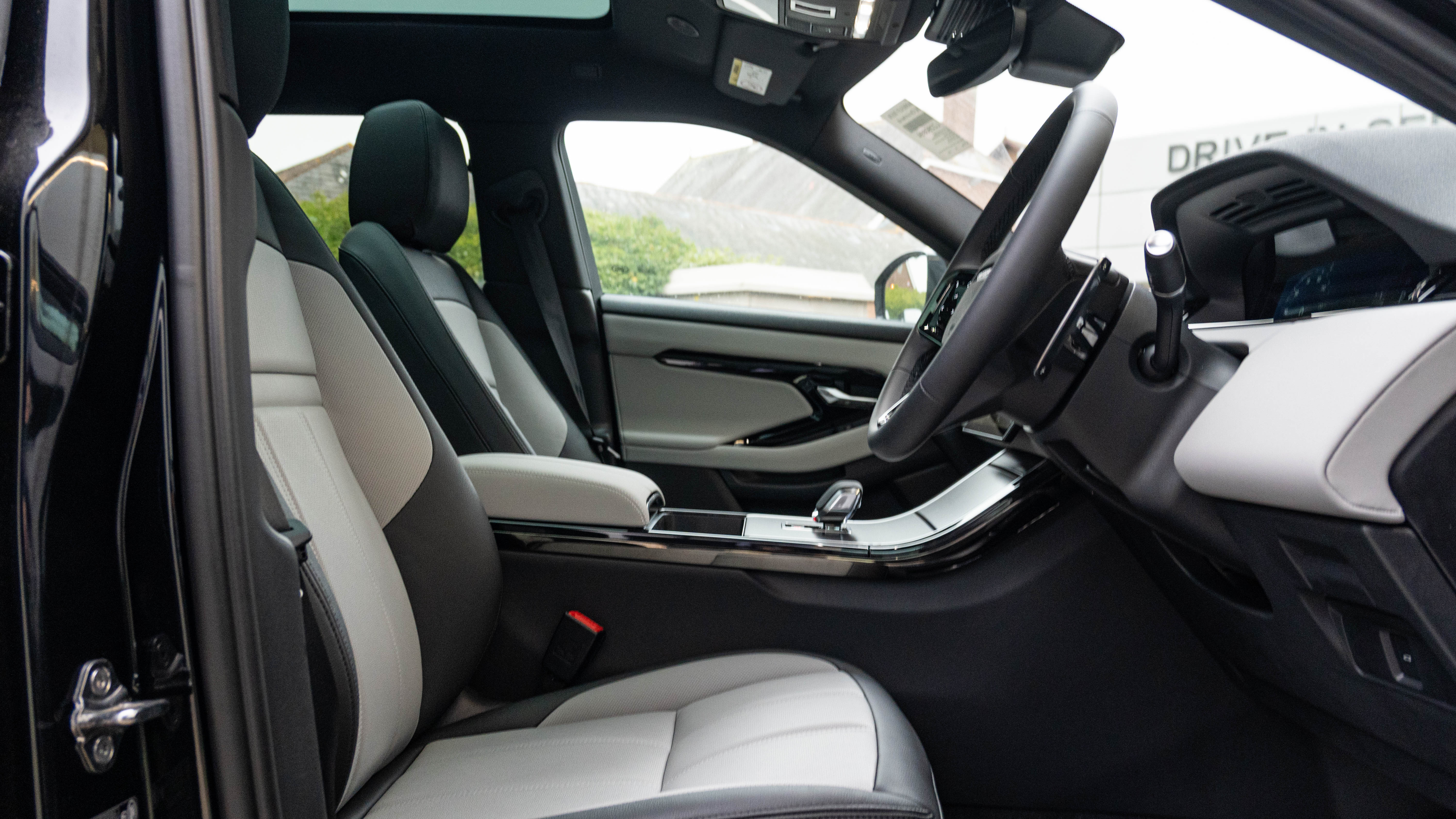 RANGE ROVER EVOQUE 2.0 D200 DYNAMIC SE 5DR AUTO HATCHBACK