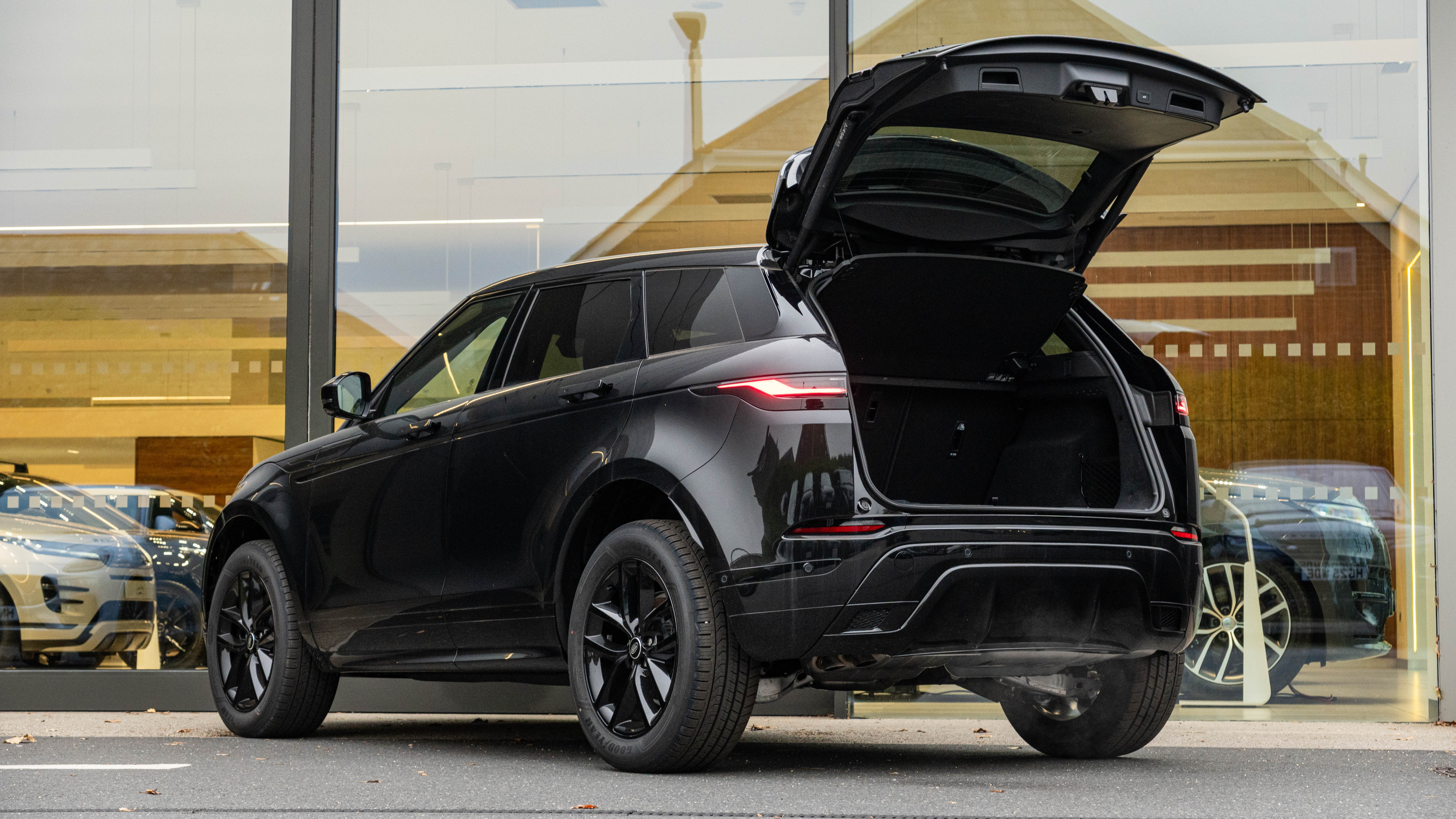 RANGE ROVER EVOQUE 2.0 D200 DYNAMIC SE 5DR AUTO HATCHBACK