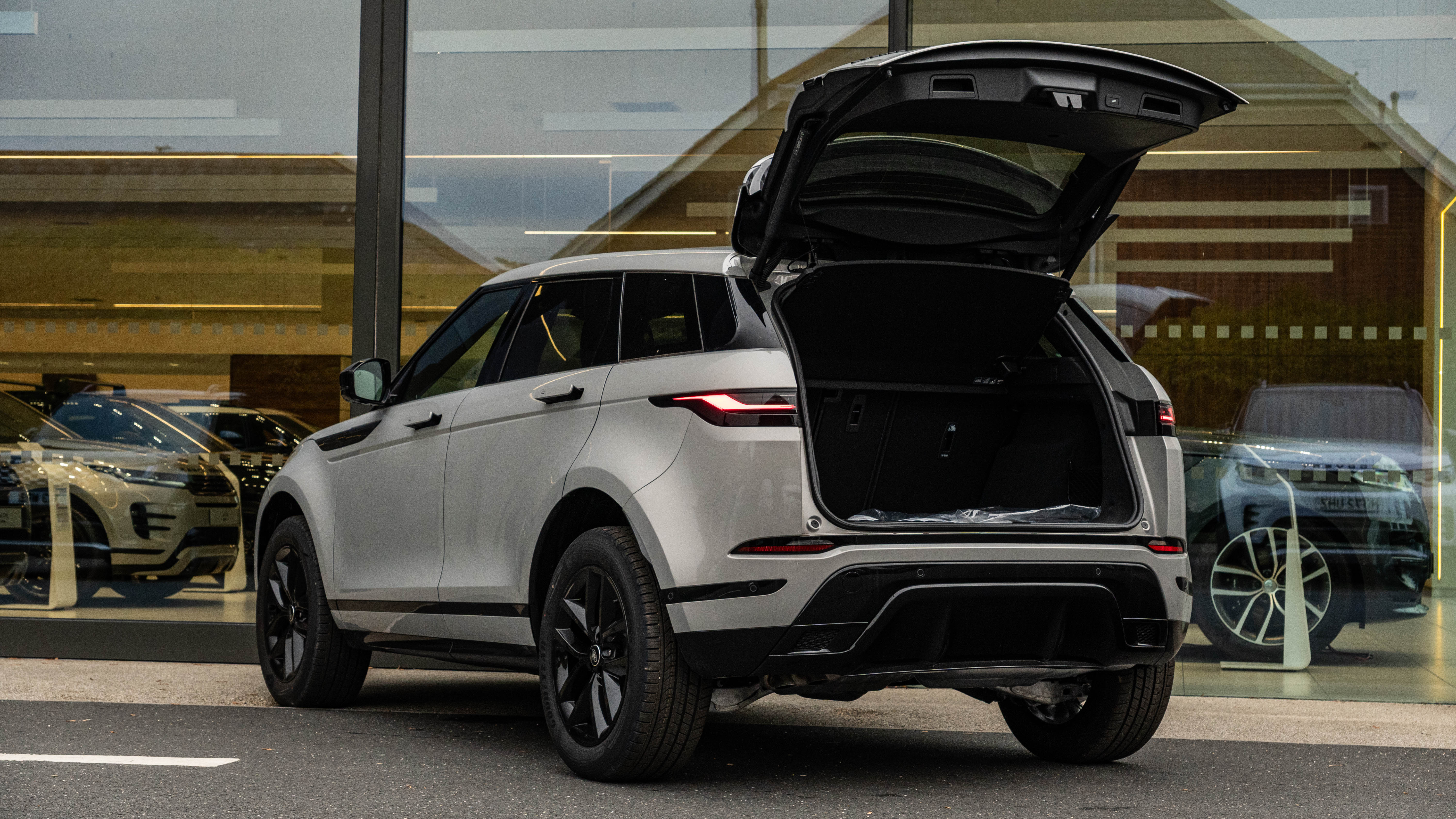 RANGE ROVER EVOQUE 2.0 D200 DYNAMIC SE 5DR AUTO HATCHBACK