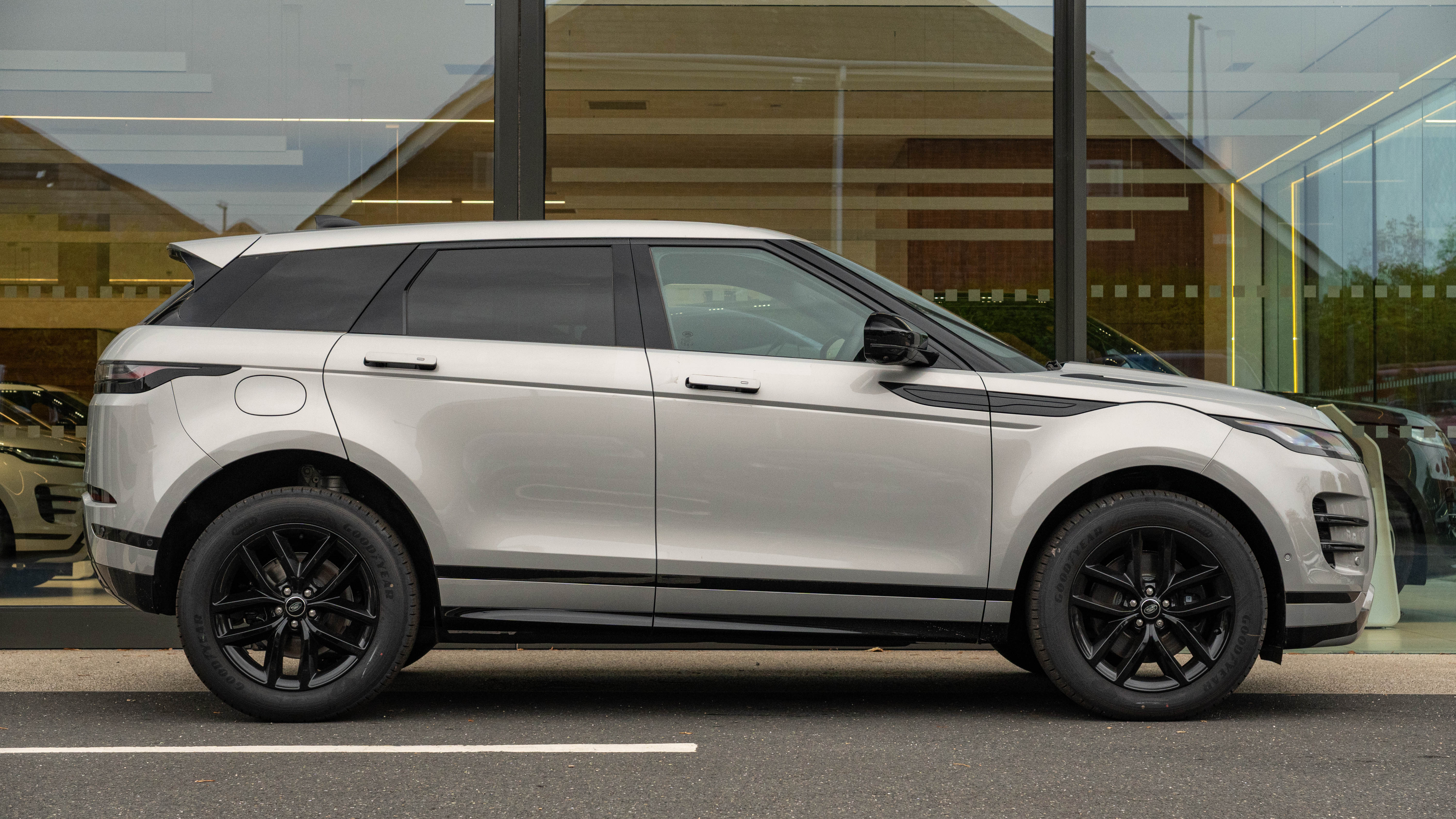 RANGE ROVER EVOQUE 2.0 D200 DYNAMIC SE 5DR AUTO HATCHBACK