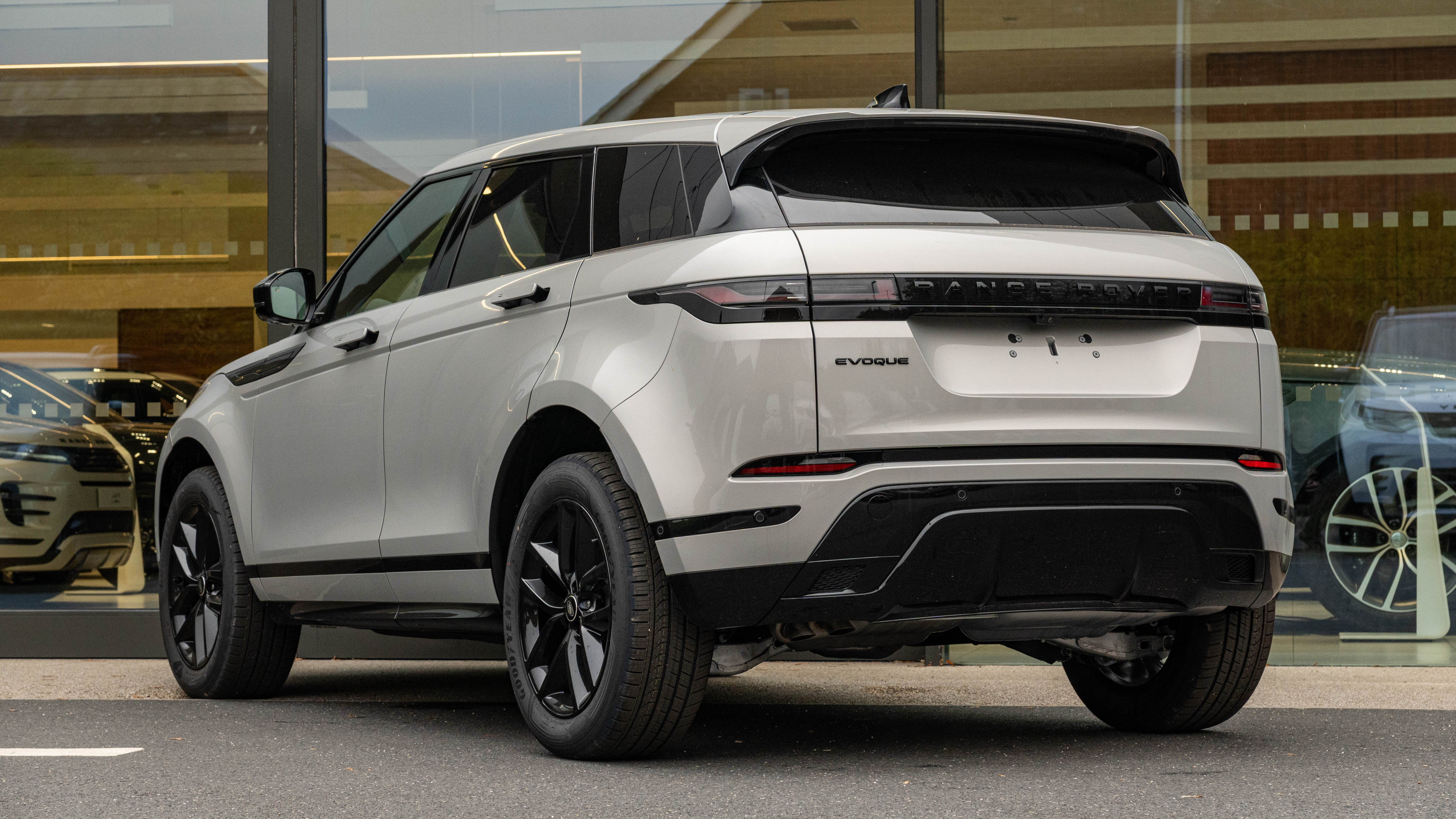 RANGE ROVER EVOQUE 2.0 D200 DYNAMIC SE 5DR AUTO HATCHBACK
