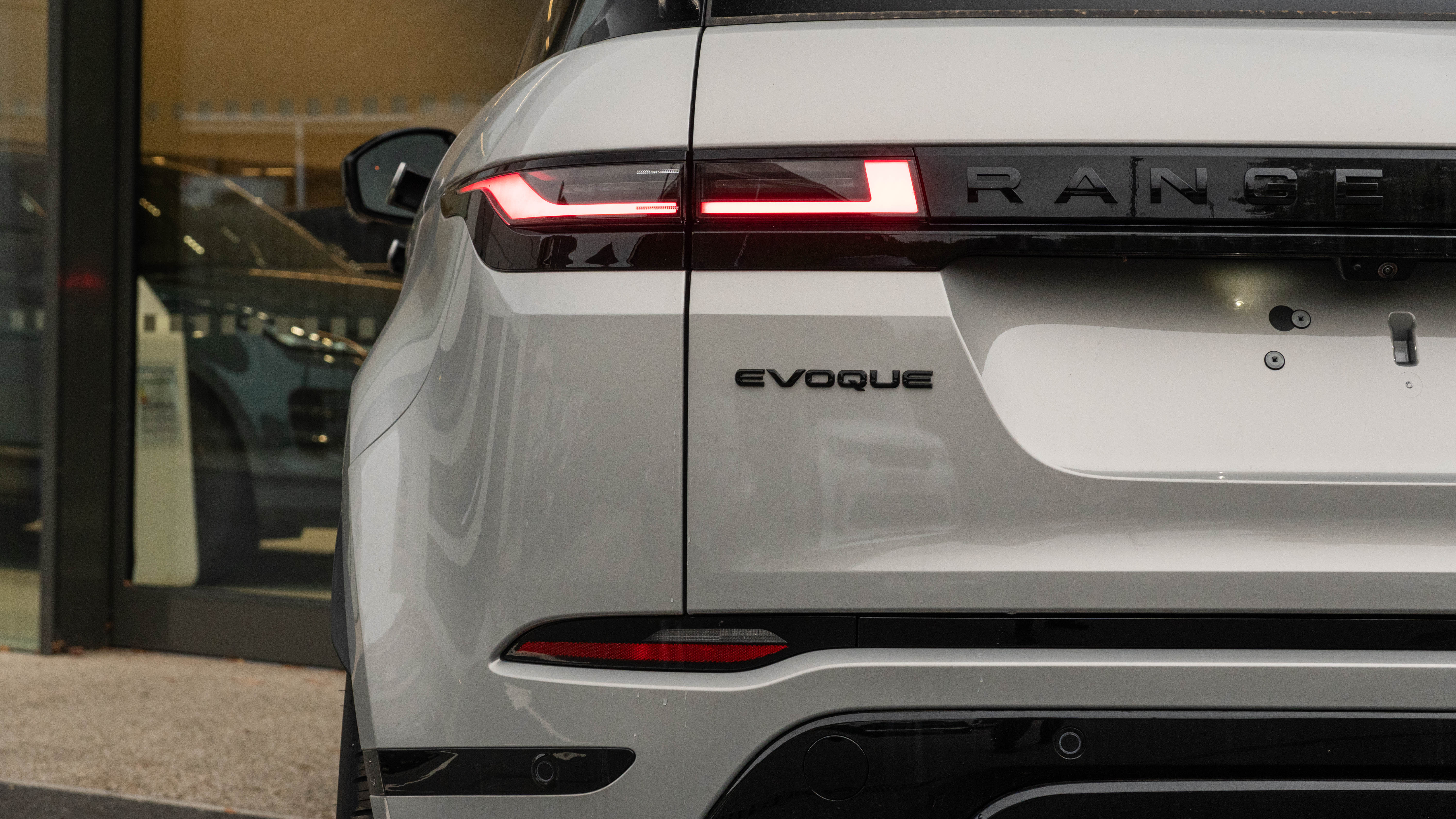 RANGE ROVER EVOQUE 2.0 D200 DYNAMIC SE 5DR AUTO HATCHBACK