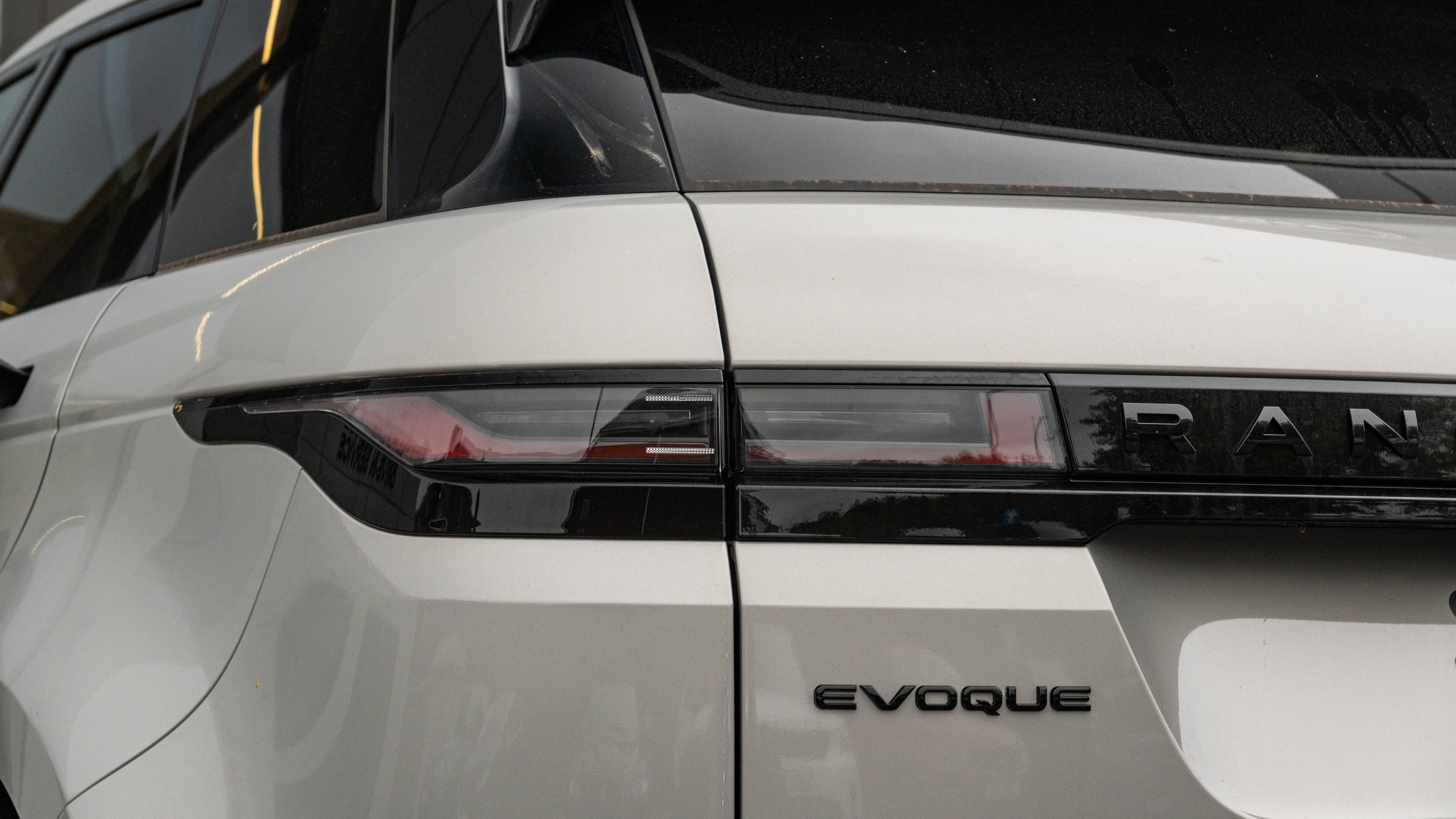 RANGE ROVER EVOQUE 2.0 D200 DYNAMIC SE 5DR AUTO HATCHBACK