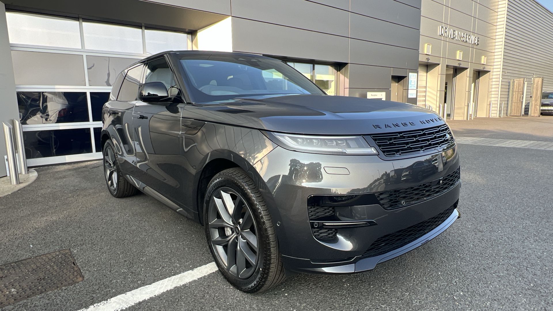 RANGE ROVER SPORT 3.0 D300 DYNAMIC SE 5DR AUTO ESTATE