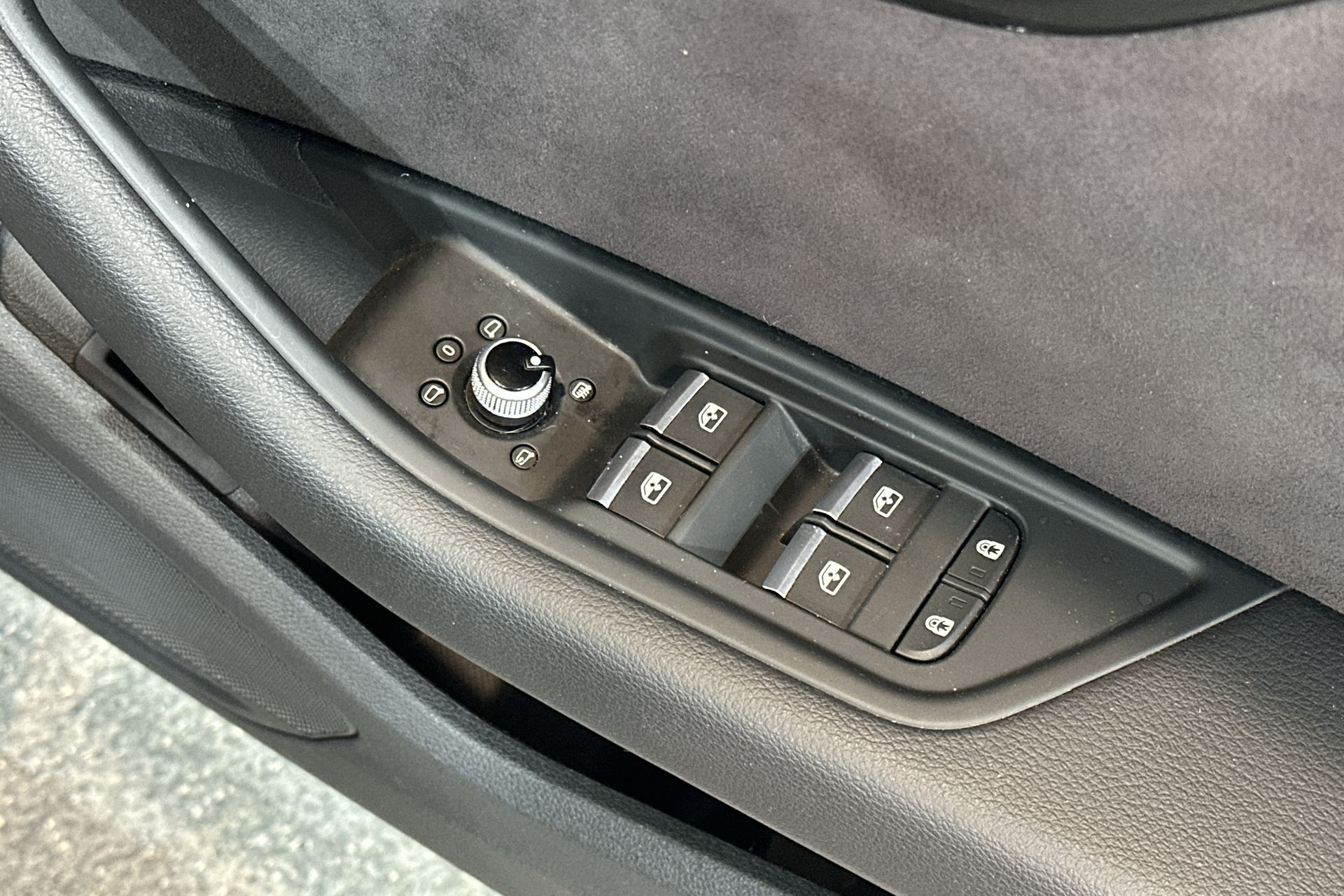 40 TFSI 204 S TRONIC
