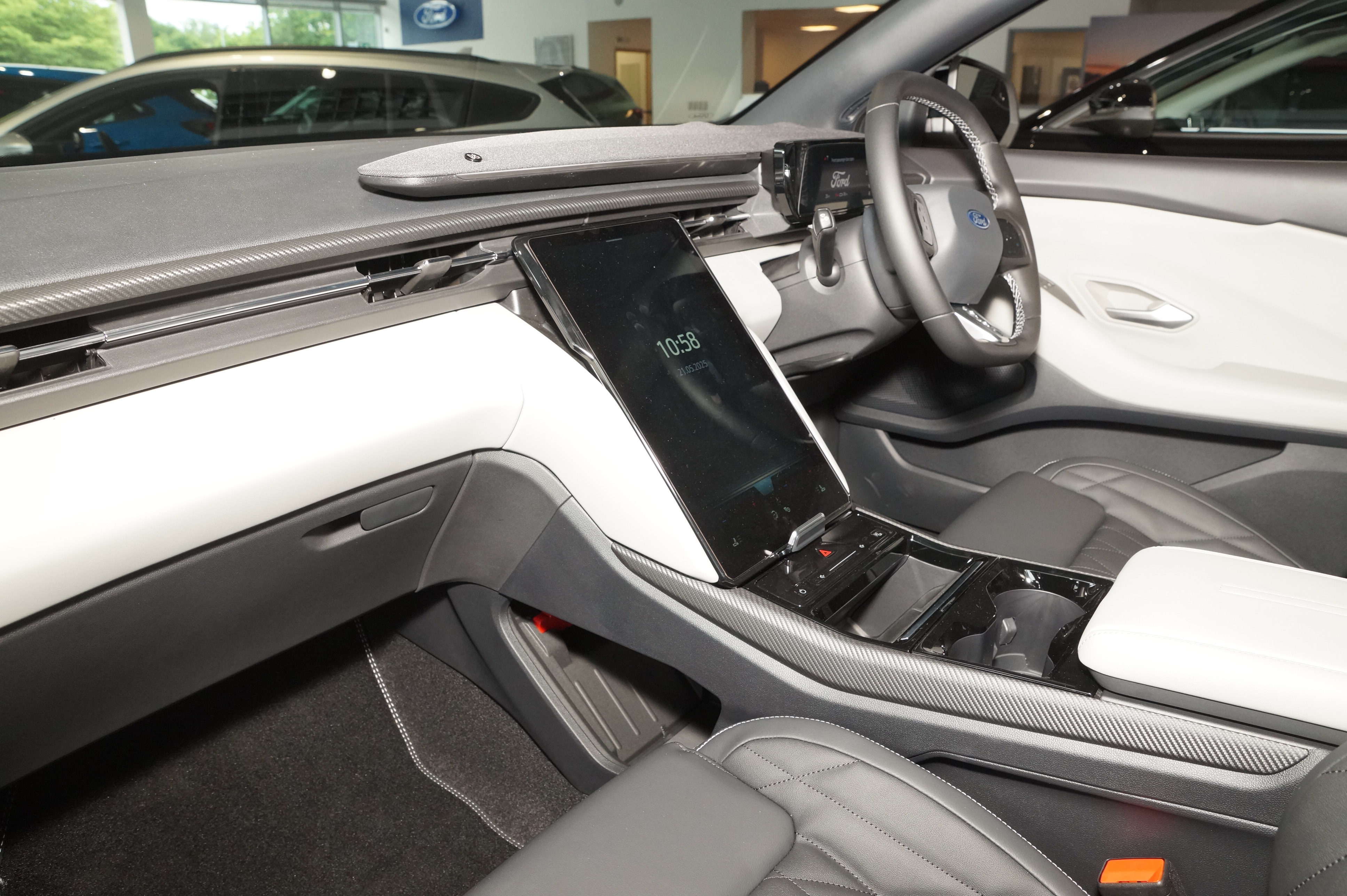 CAPRI PREMIUM 5 DOOR 77KWH EXTENDED RANGE RWD 1 SPEED AUTOMATIC