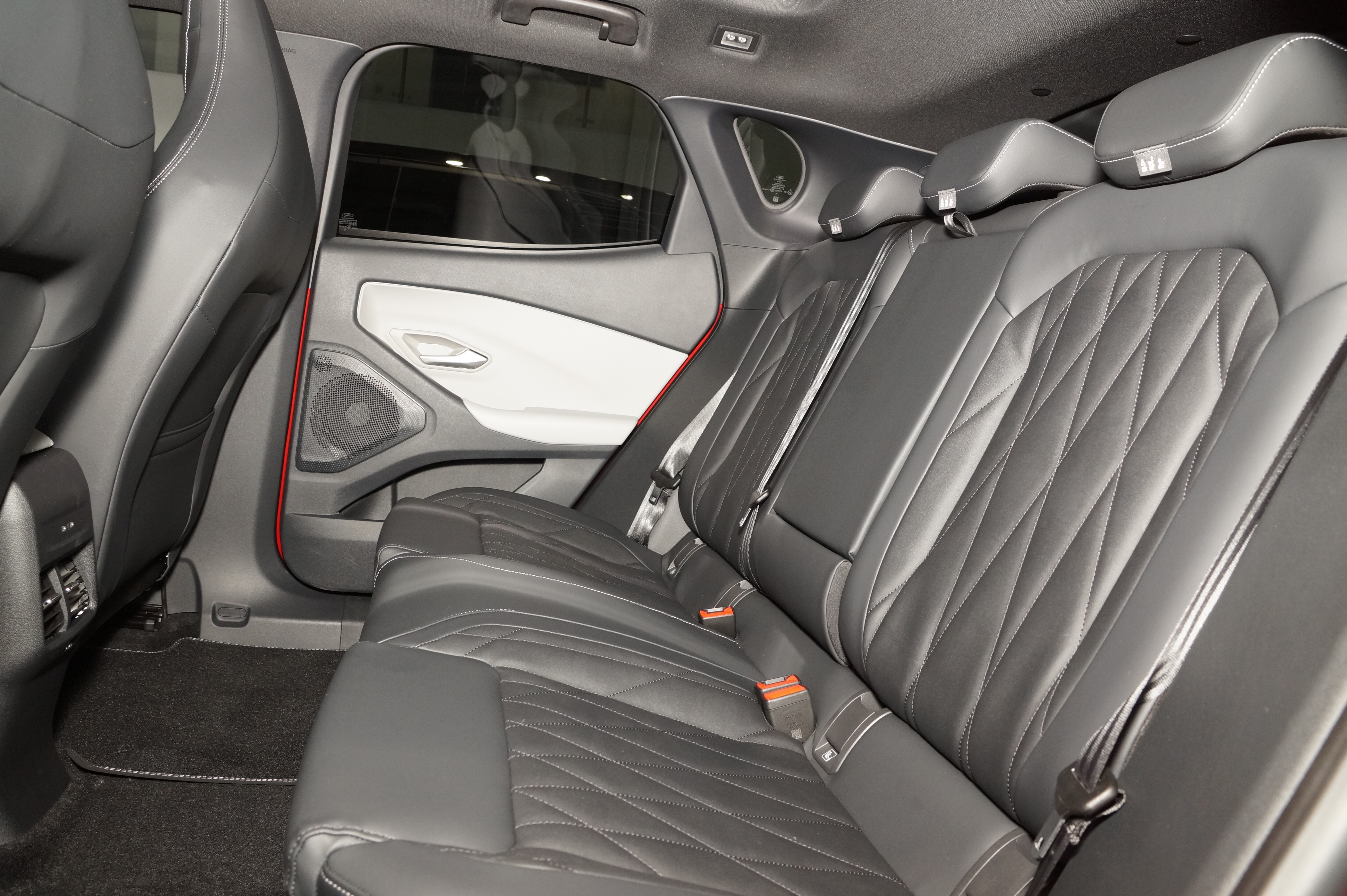 CAPRI PREMIUM 5 DOOR 77KWH EXTENDED RANGE RWD 1 SPEED AUTOMATIC