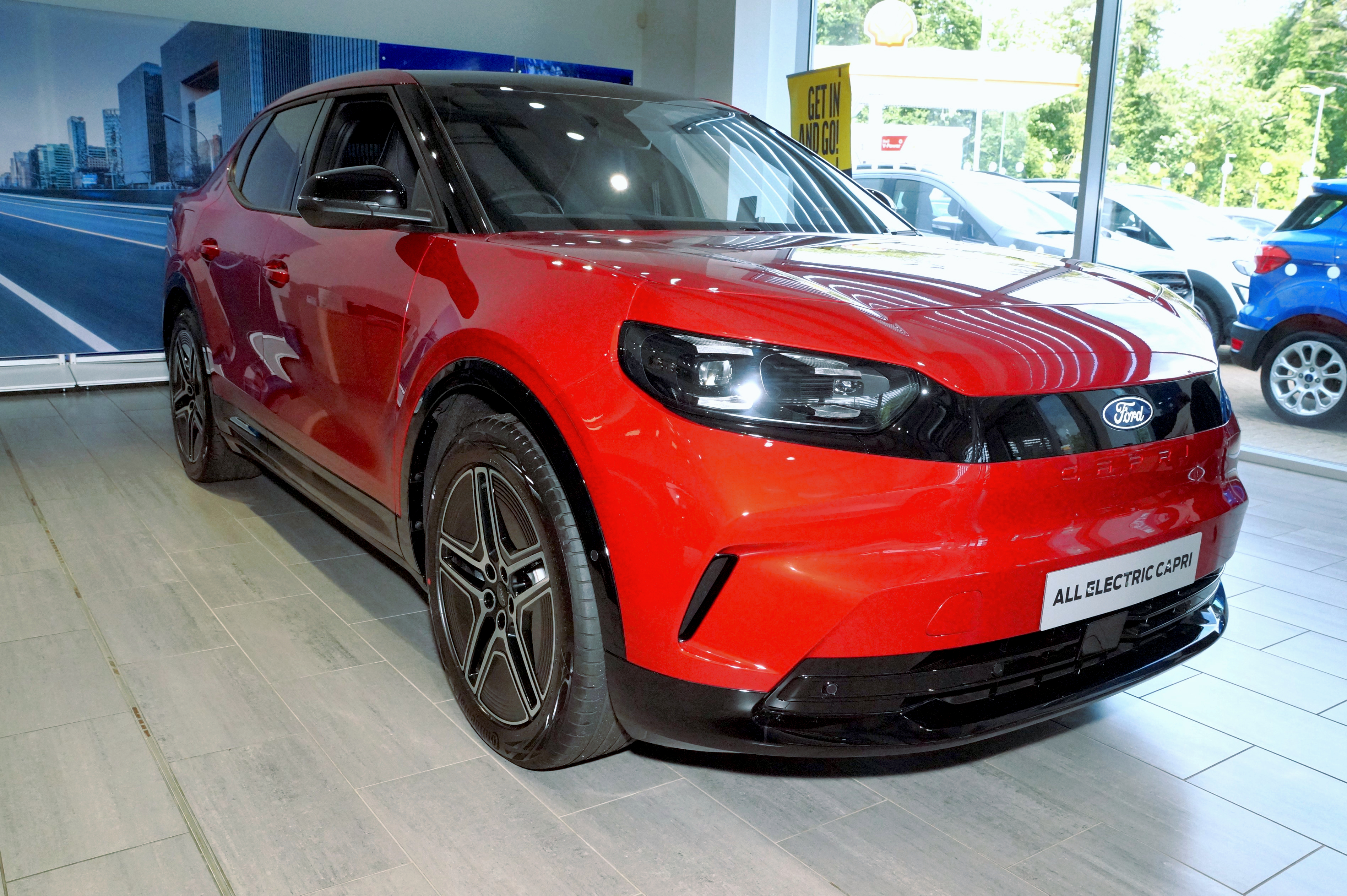 CAPRI PREMIUM 5 DOOR 77KWH EXTENDED RANGE RWD 1 SPEED AUTOMATIC