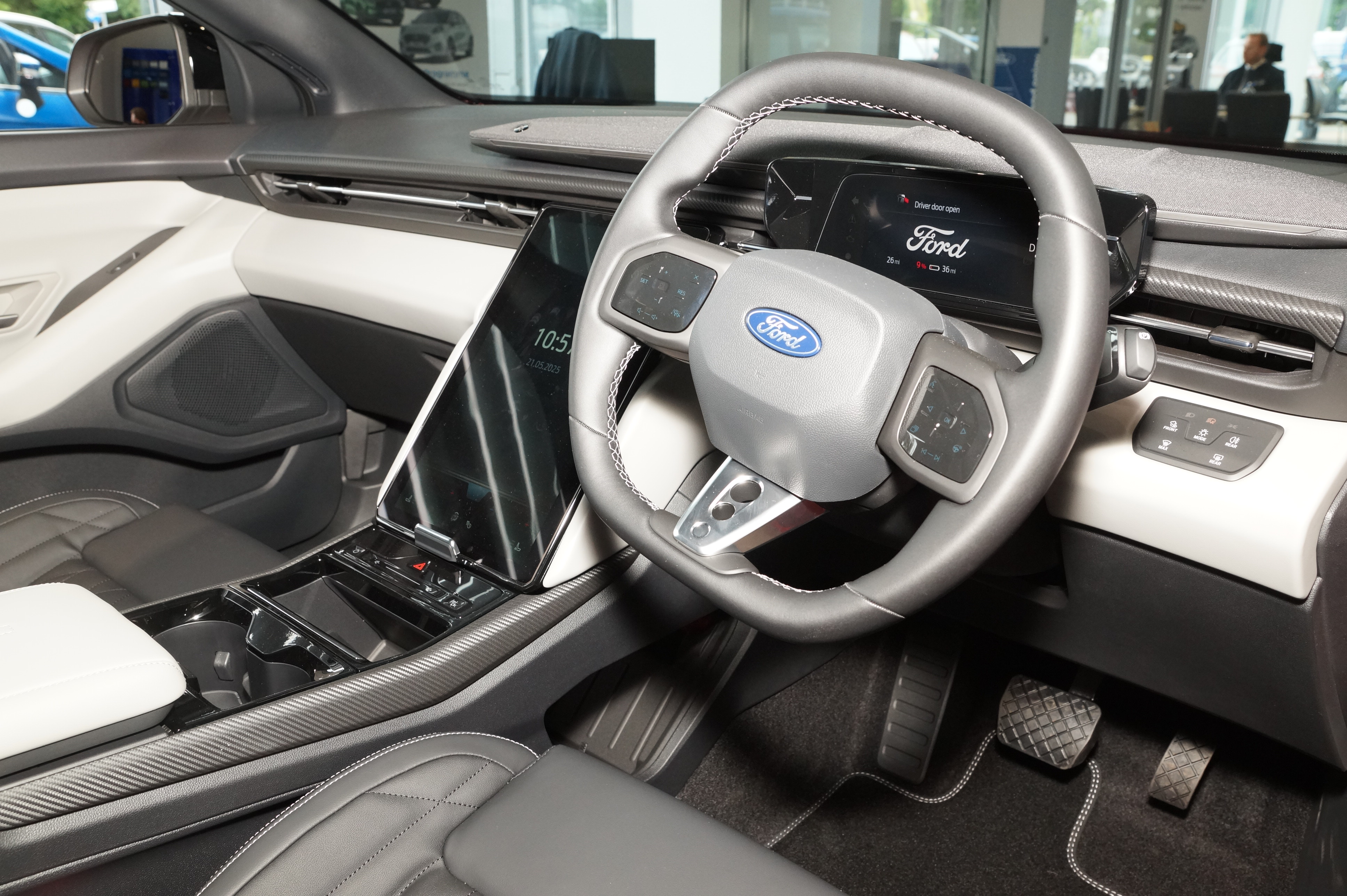 CAPRI PREMIUM 5 DOOR 77KWH EXTENDED RANGE RWD 1 SPEED AUTOMATIC