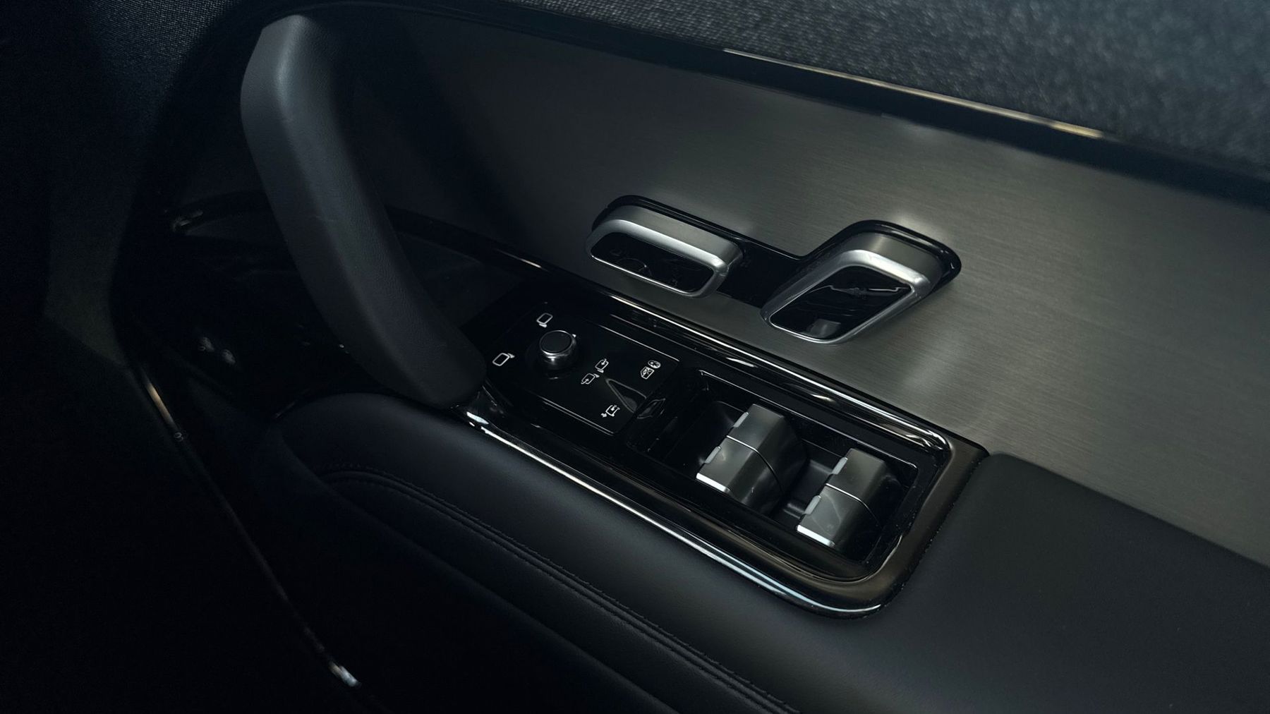 Land Rover RANGE ROVER SPORT, SUV, Premium - Carpathian grey.