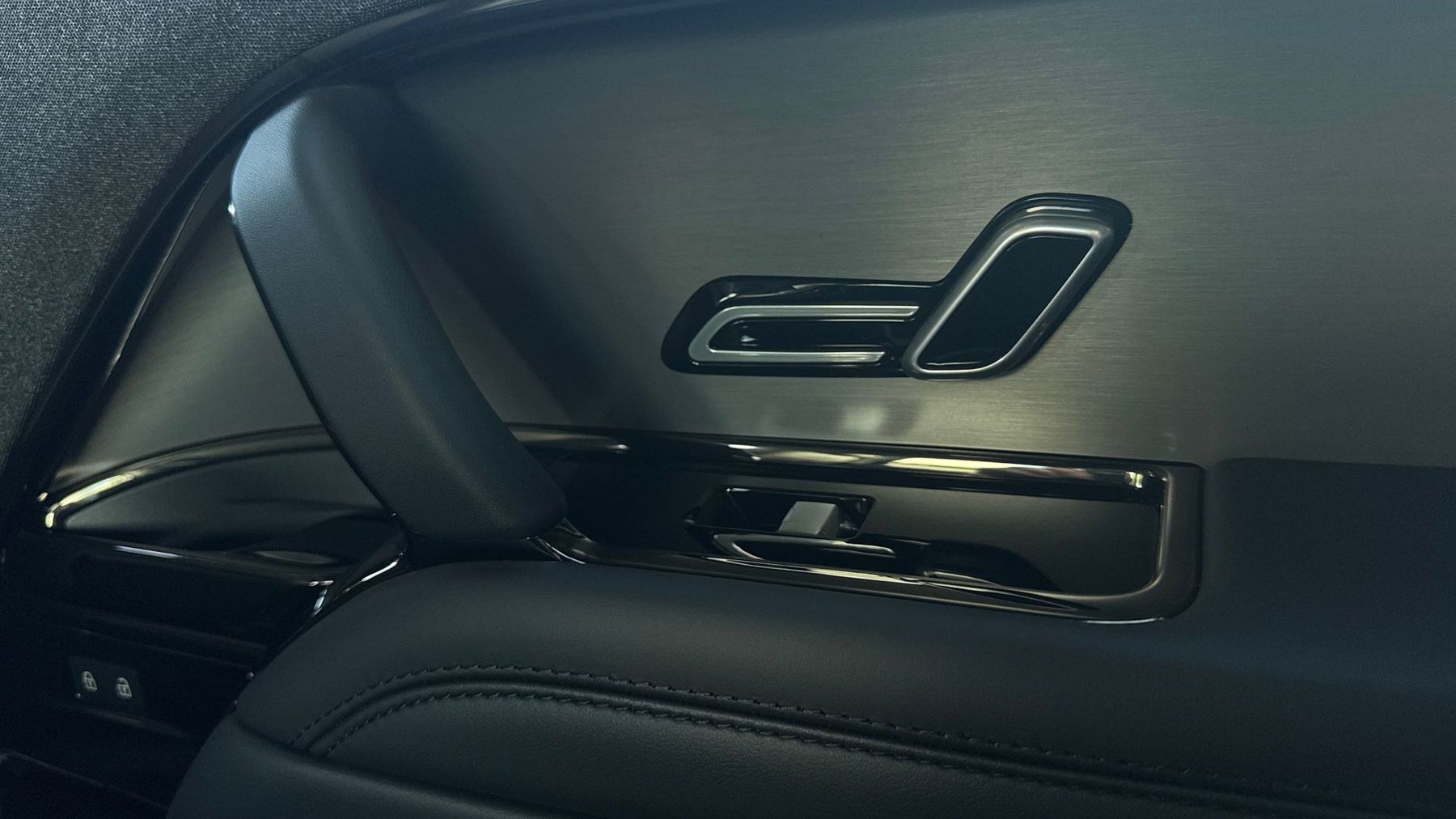 Land Rover RANGE ROVER SPORT, SUV, Premium - Carpathian grey.