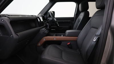LAND ROVER DEFENDER 110