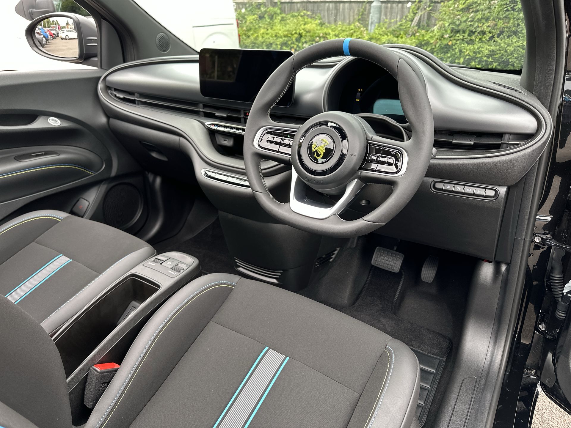 NEW 500E CABRIO 42.2KWH 152HP