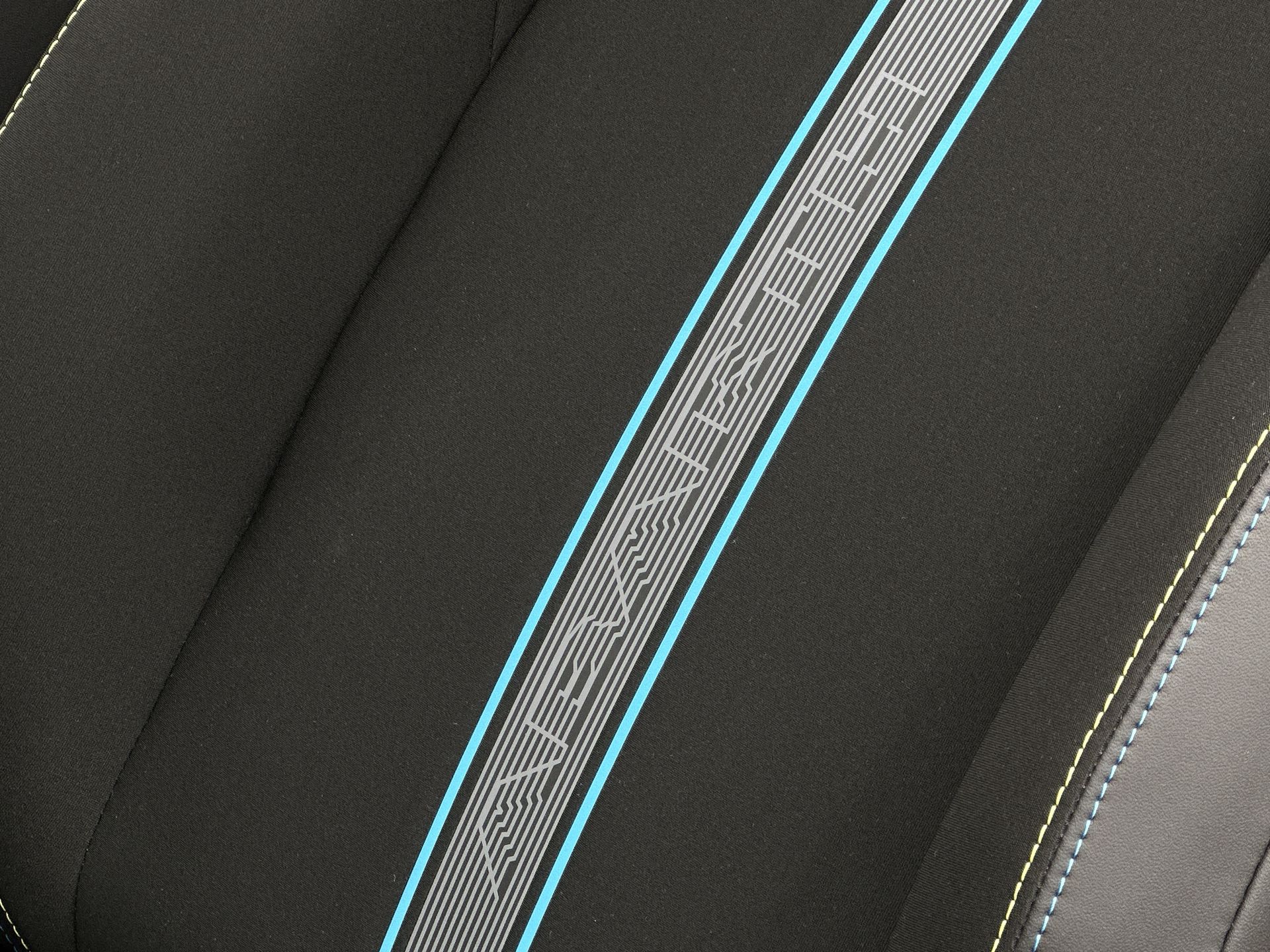 NEW 500E CABRIO 42.2KWH 152HP