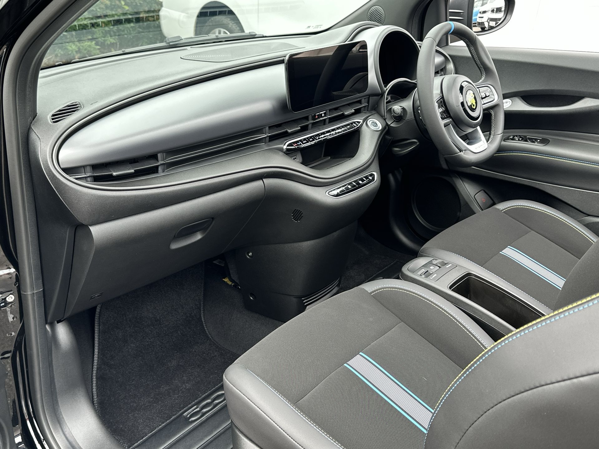 NEW 500E CABRIO 42.2KWH 152HP