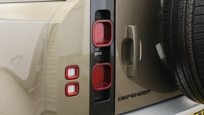 LAND ROVER DEFENDER 110