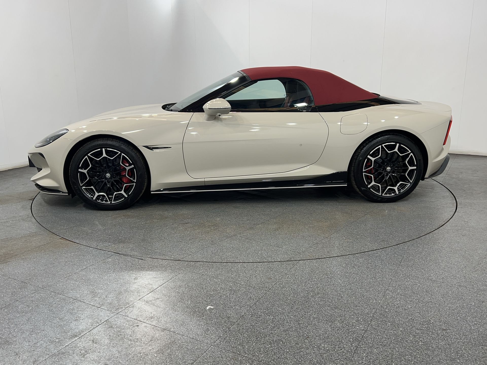 CYBERSTER 250KW TROPHY SINGLE MOTOR 77 KWH 2DR AUTO CONVERTIBLE