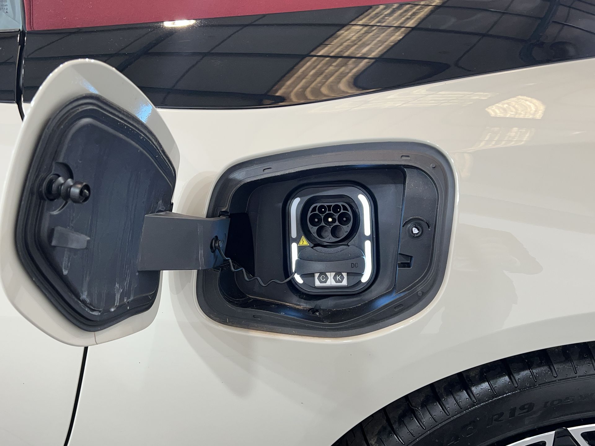 CYBERSTER 250KW TROPHY SINGLE MOTOR 77 KWH 2DR AUTO CONVERTIBLE