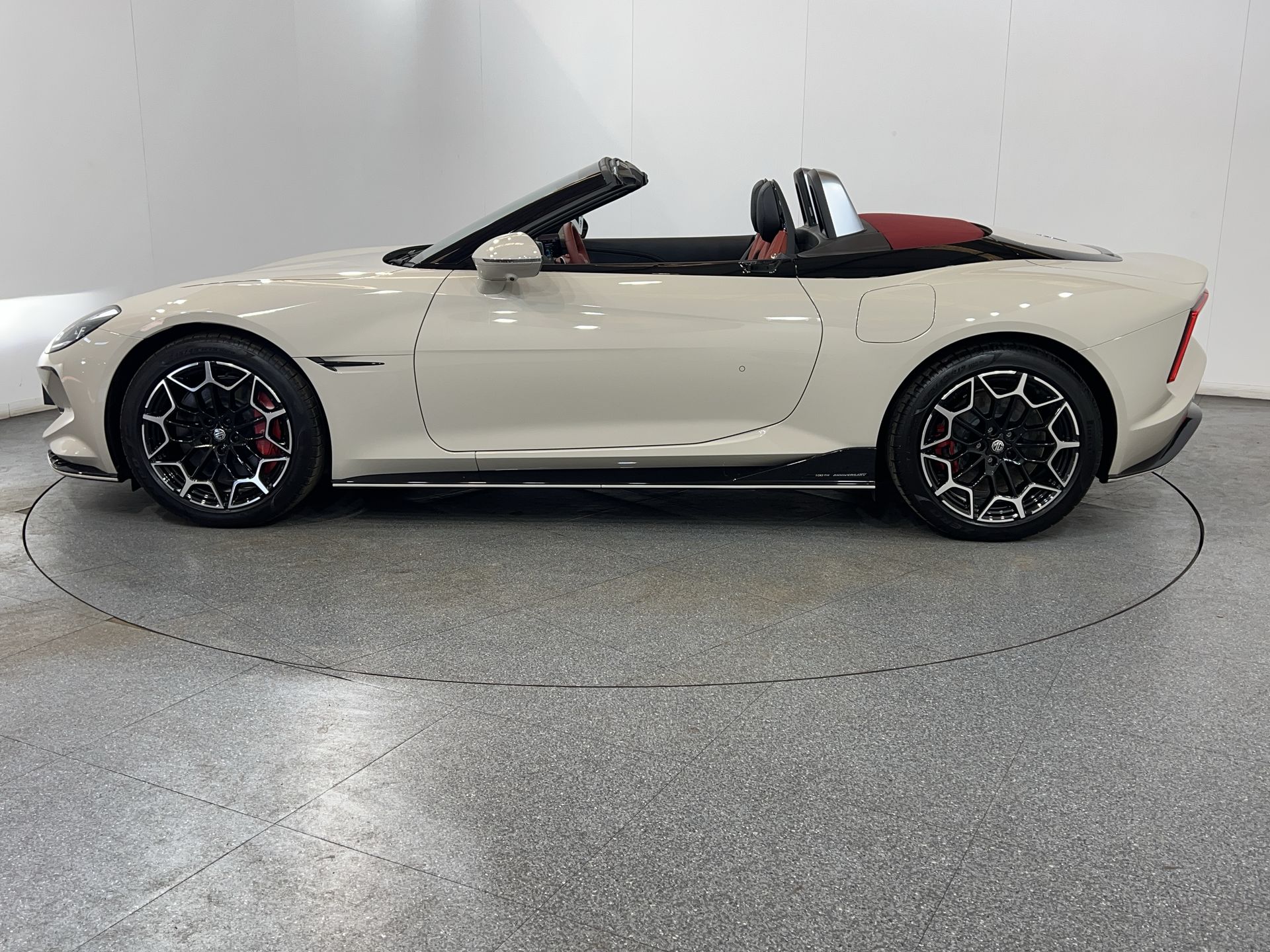 CYBERSTER 250KW TROPHY SINGLE MOTOR 77 KWH 2DR AUTO CONVERTIBLE