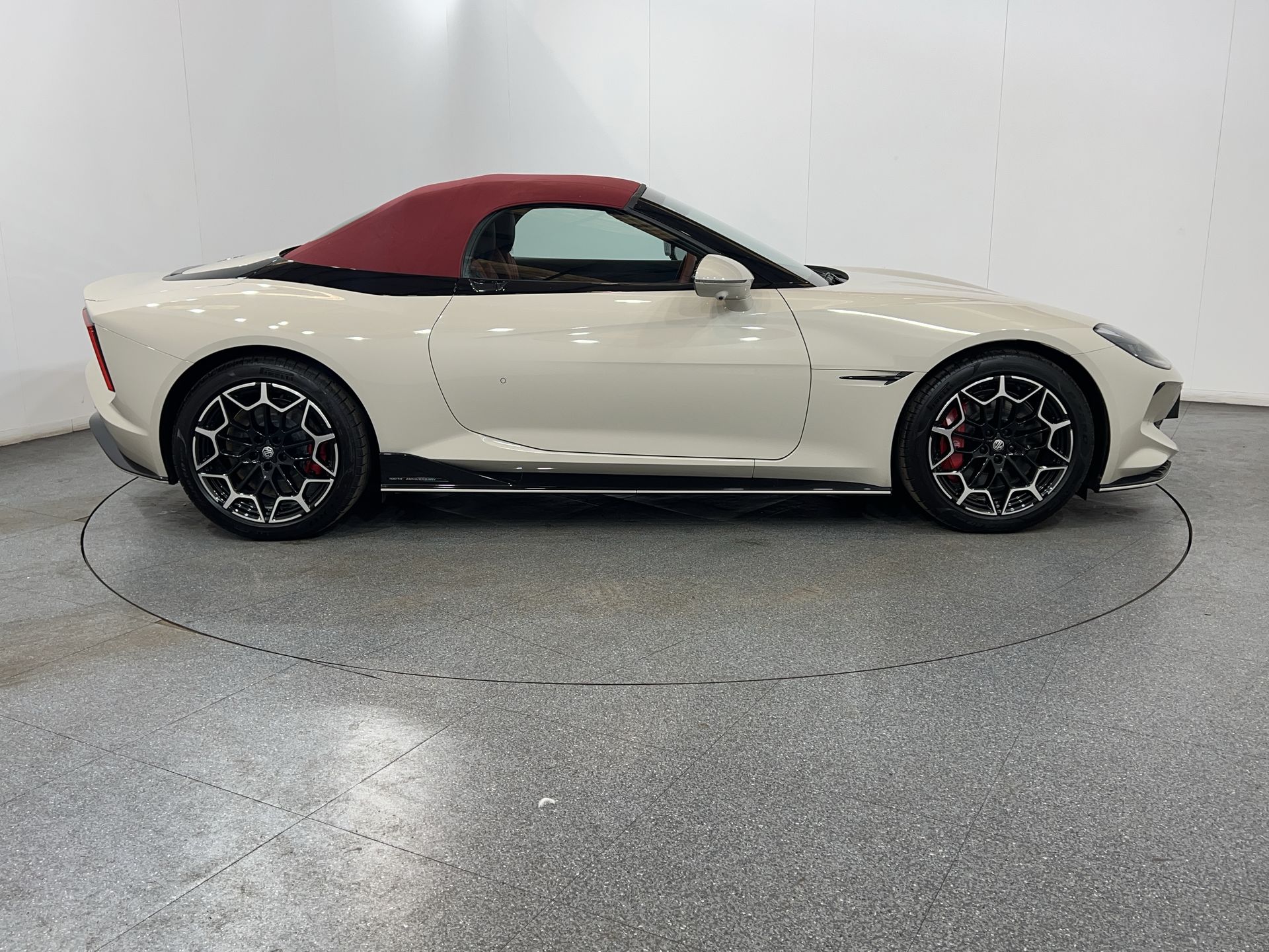 CYBERSTER 250KW TROPHY SINGLE MOTOR 77 KWH 2DR AUTO CONVERTIBLE