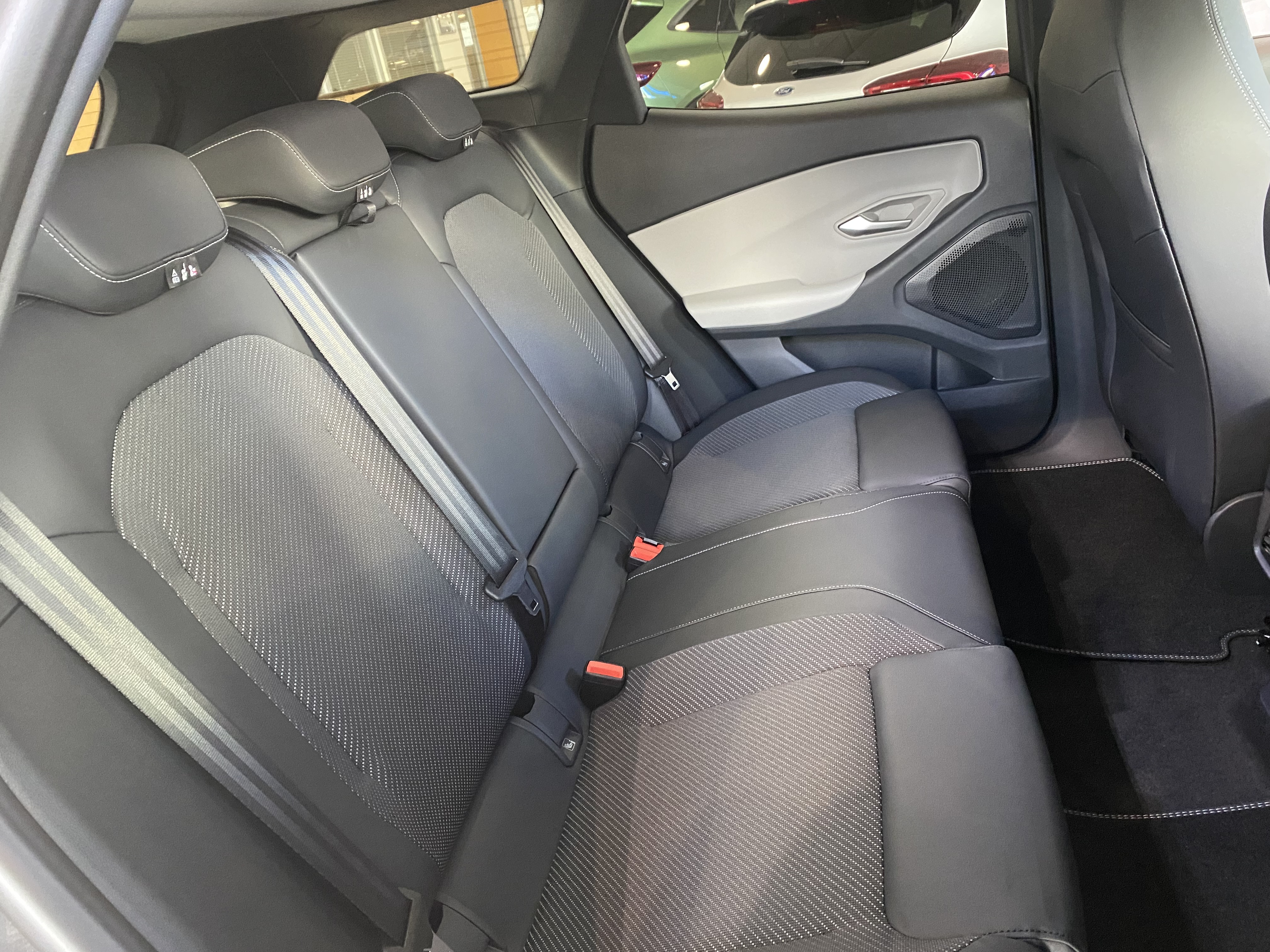 EXPLORER EV PREMIUM 5 DOOR 77KWH EXTENDED RANGE RWD 1 SPEED AUTOMATIC