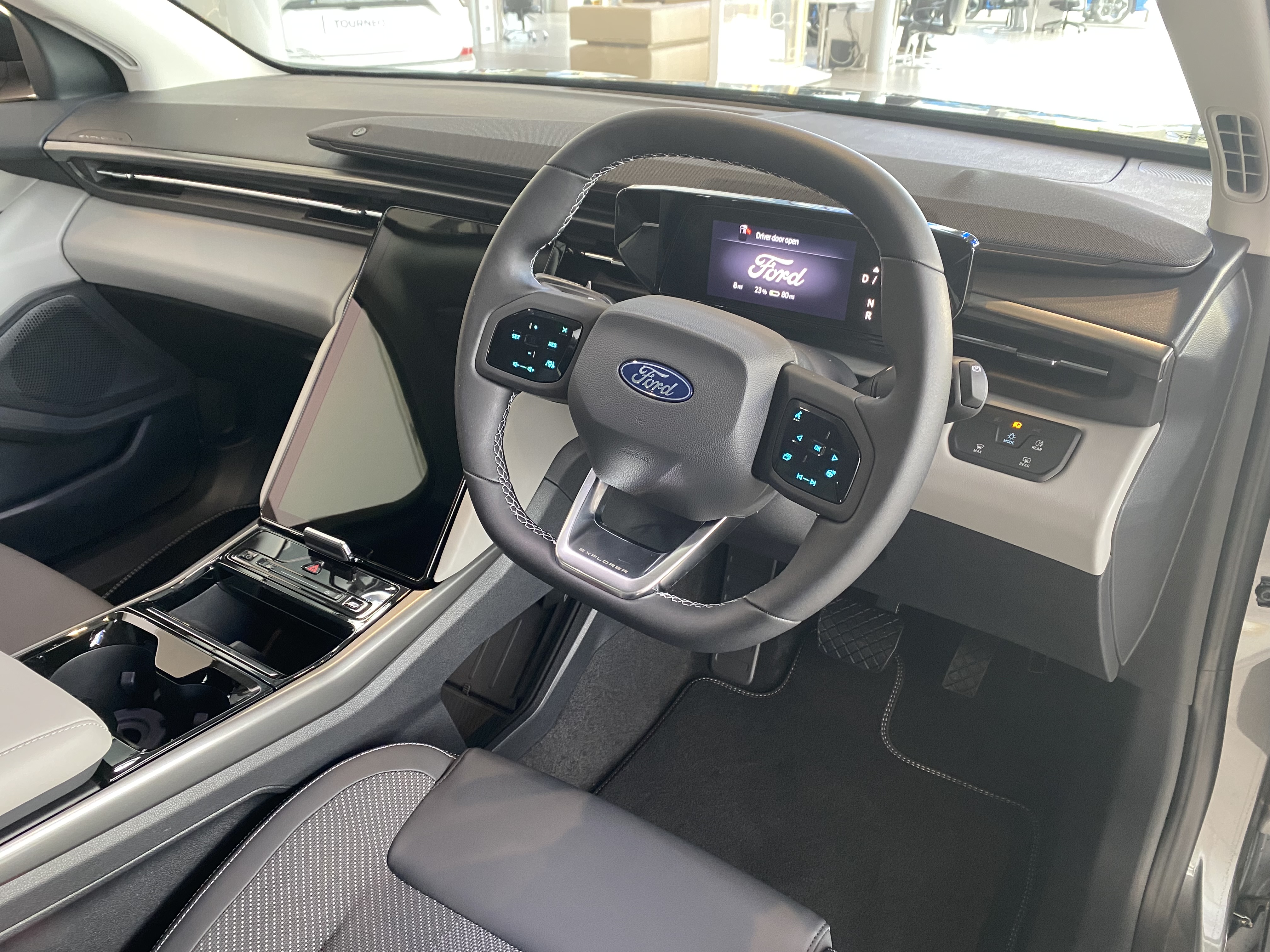 EXPLORER EV PREMIUM 5 DOOR 77KWH EXTENDED RANGE RWD 1 SPEED AUTOMATIC