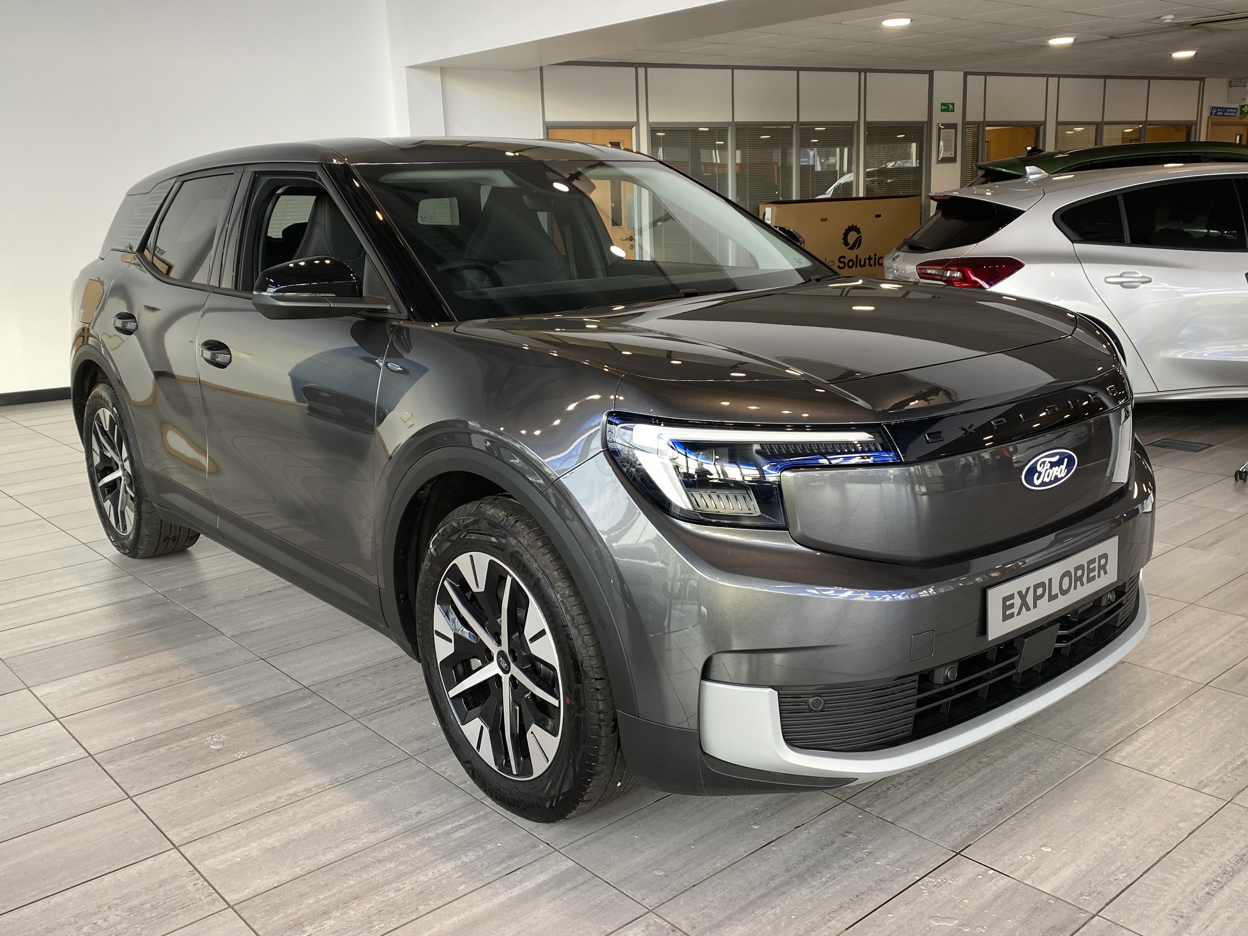 EXPLORER EV PREMIUM 5 DOOR 77KWH EXTENDED RANGE RWD 1 SPEED AUTOMATIC
