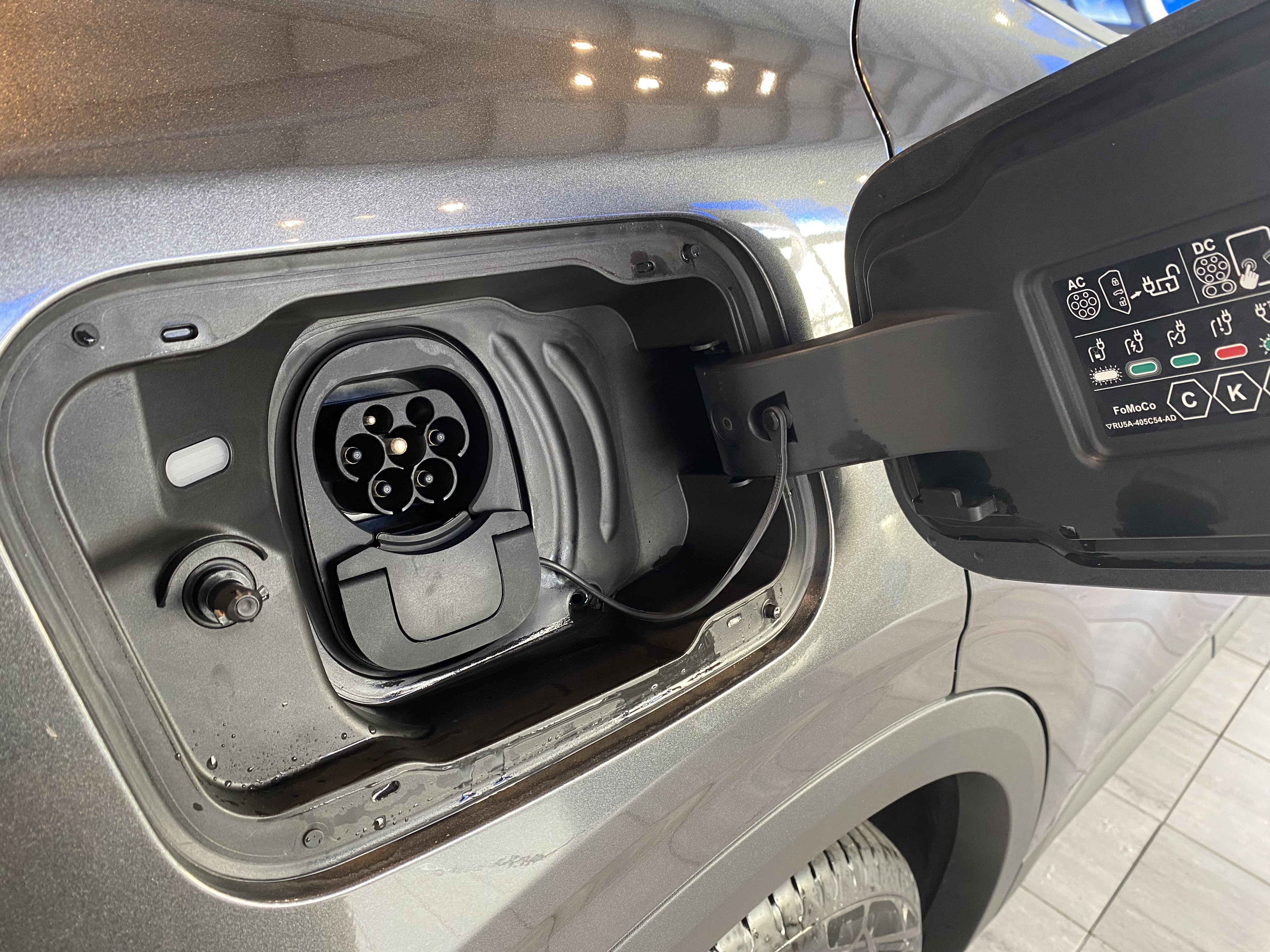 EXPLORER EV PREMIUM 5 DOOR 77KWH EXTENDED RANGE RWD 1 SPEED AUTOMATIC