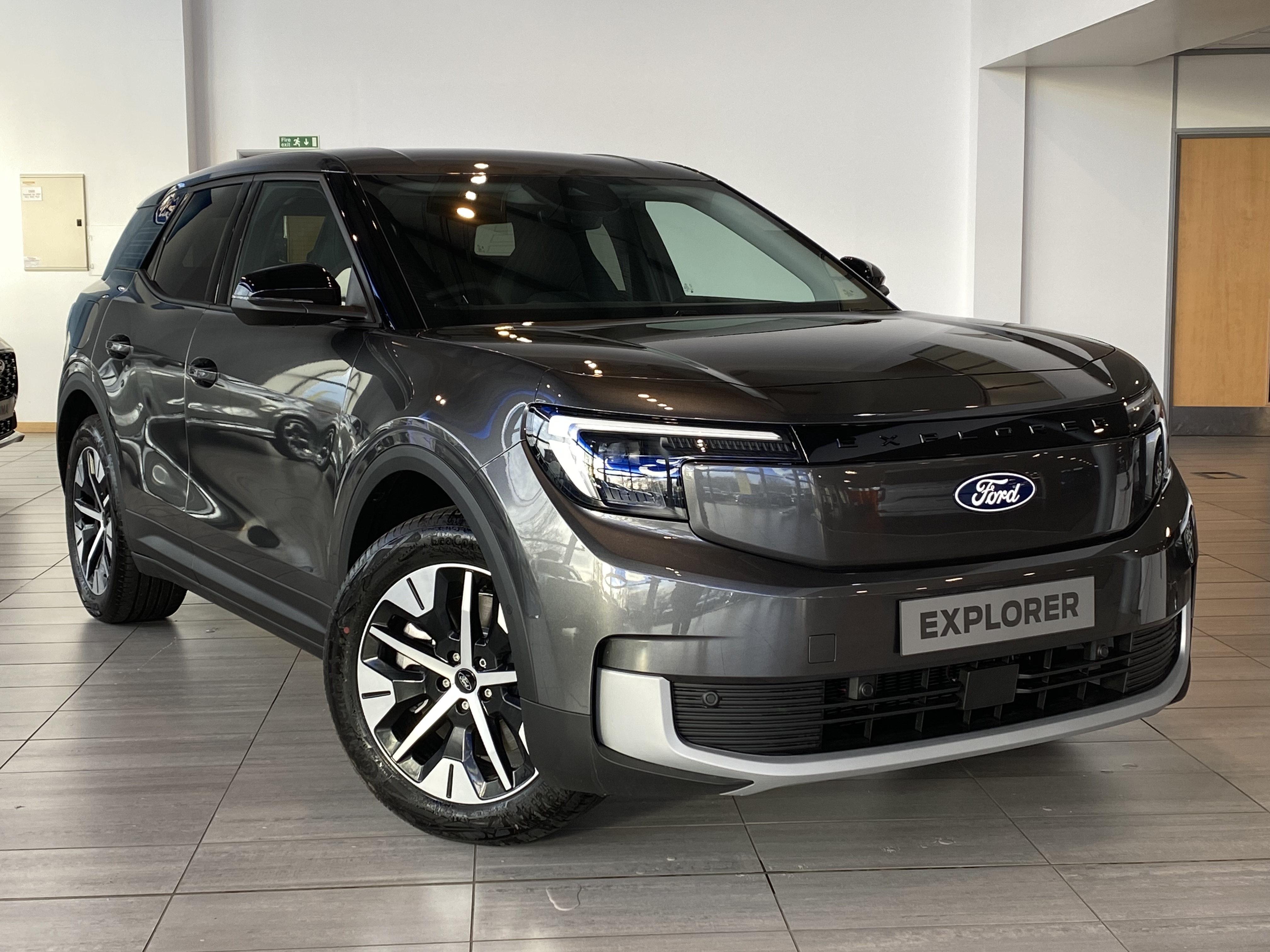 EXPLORER EV PREMIUM 5 DOOR 77KWH EXTENDED RANGE RWD 1 SPEED AUTOMATIC