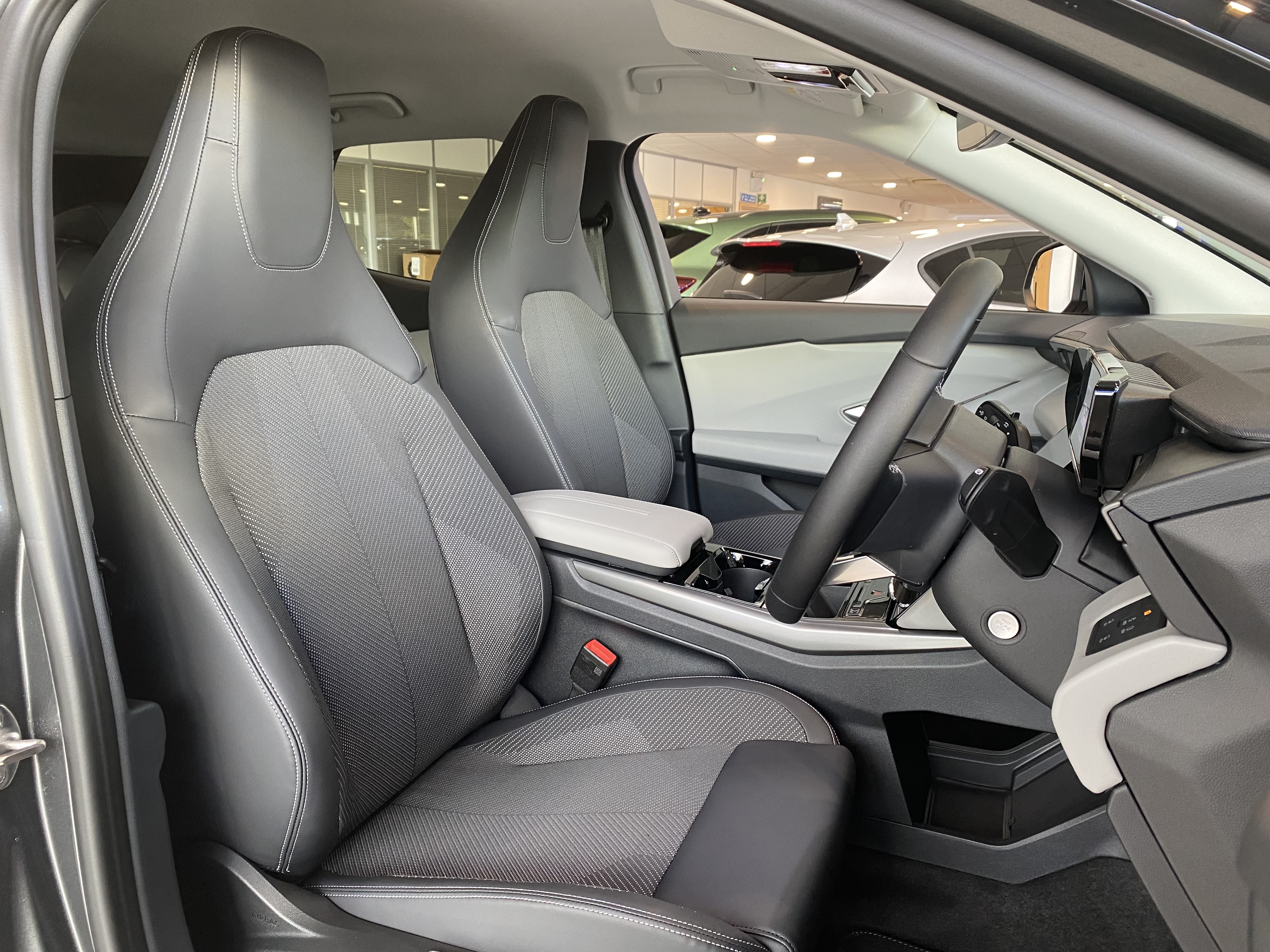 EXPLORER EV PREMIUM 5 DOOR 77KWH EXTENDED RANGE RWD 1 SPEED AUTOMATIC