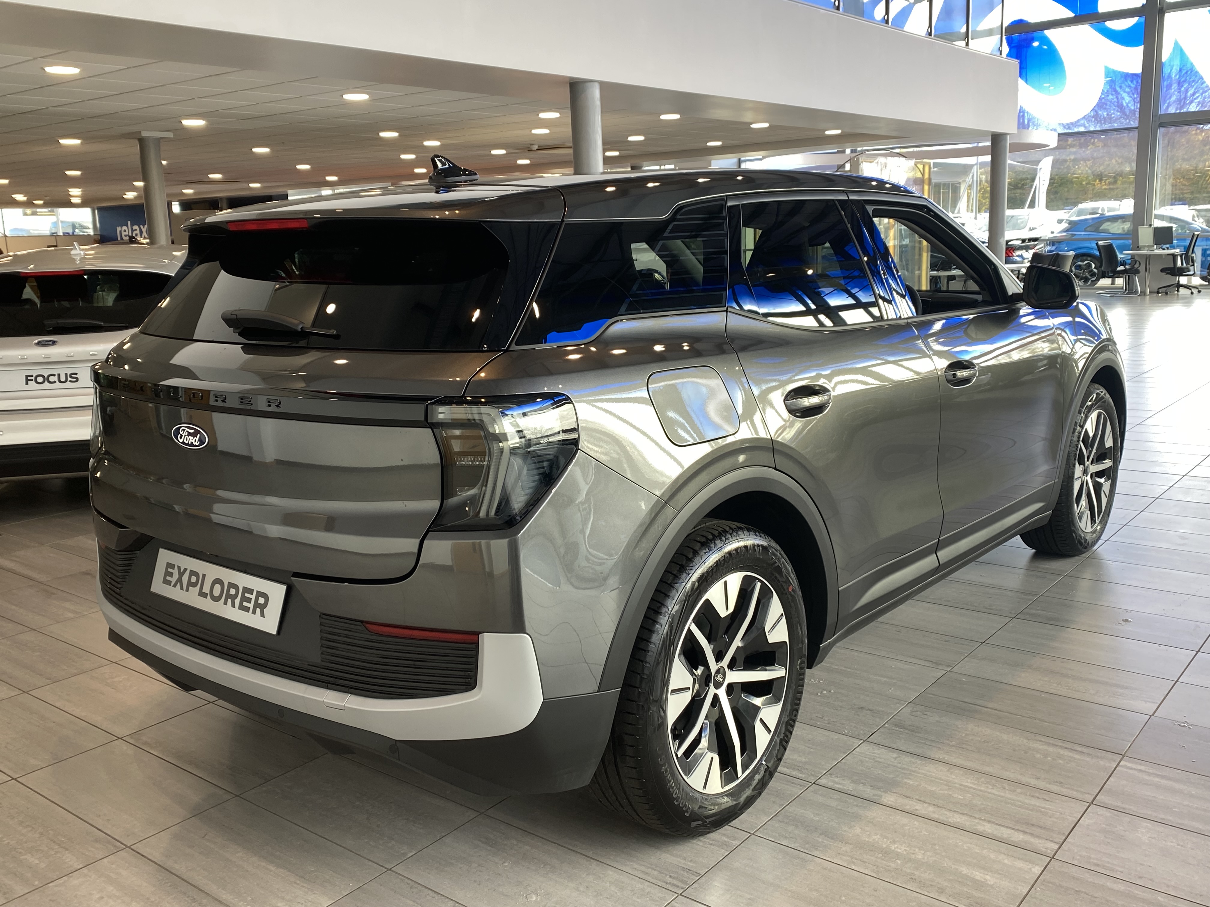 EXPLORER EV PREMIUM 5 DOOR 77KWH EXTENDED RANGE RWD 1 SPEED AUTOMATIC