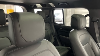 LAND ROVER DEFENDER 110