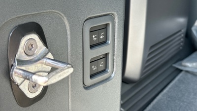 LAND ROVER DEFENDER 110