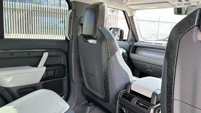 LAND ROVER DEFENDER 110