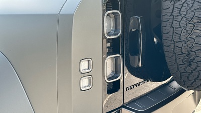 LAND ROVER DEFENDER 110