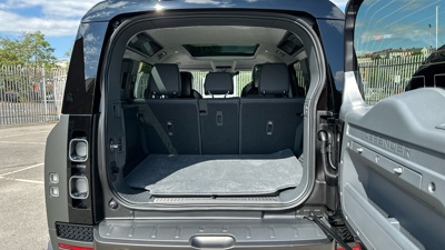 LAND ROVER DEFENDER 110