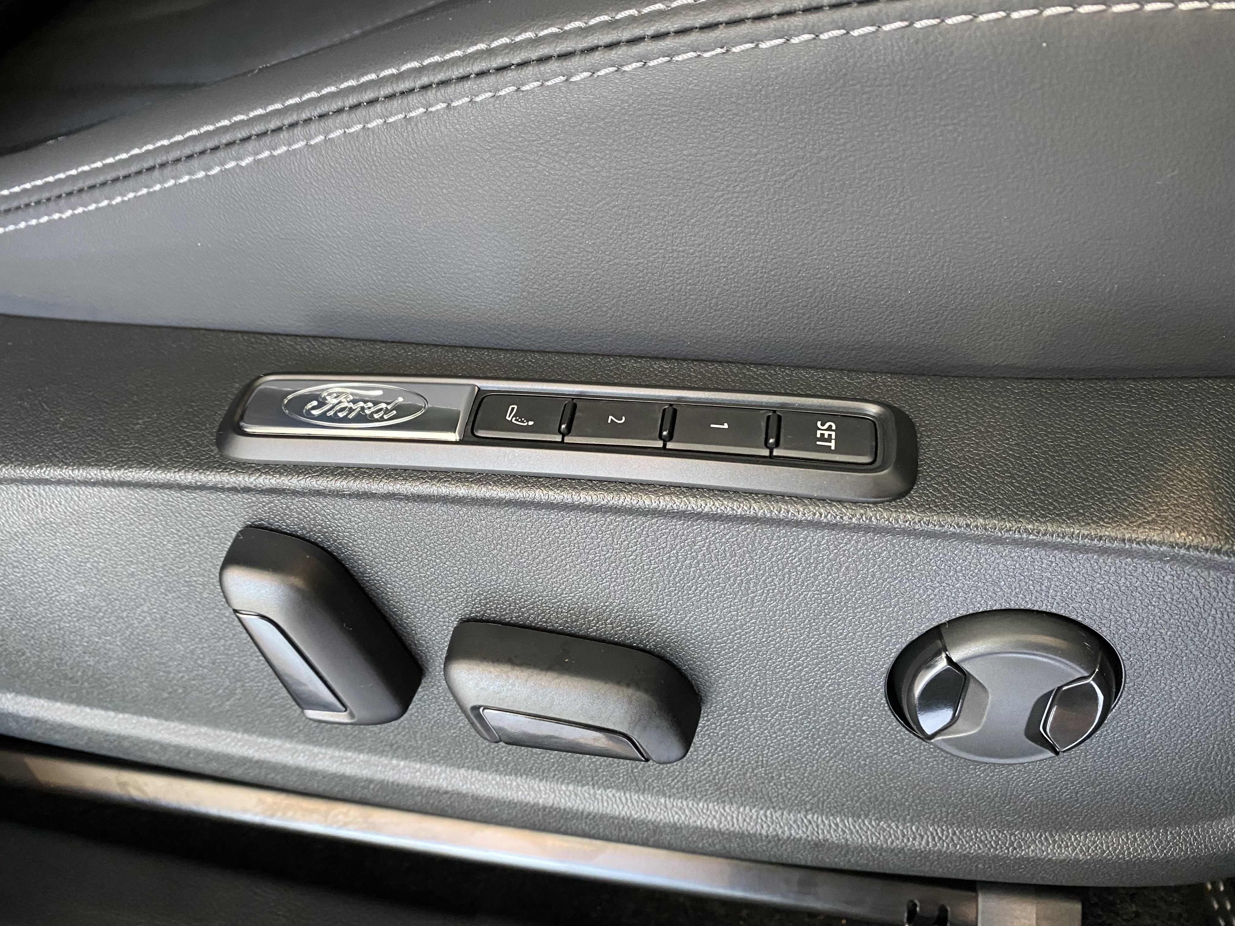 FORD EXPLORER 210KW PREMIUM 77KWH 5DR AUTO
