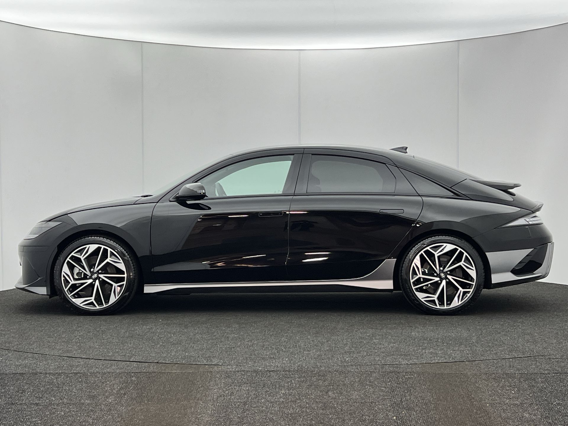 77KWH AWD