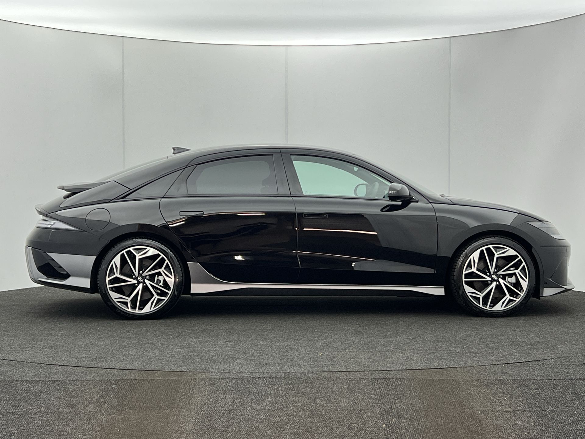 77KWH AWD