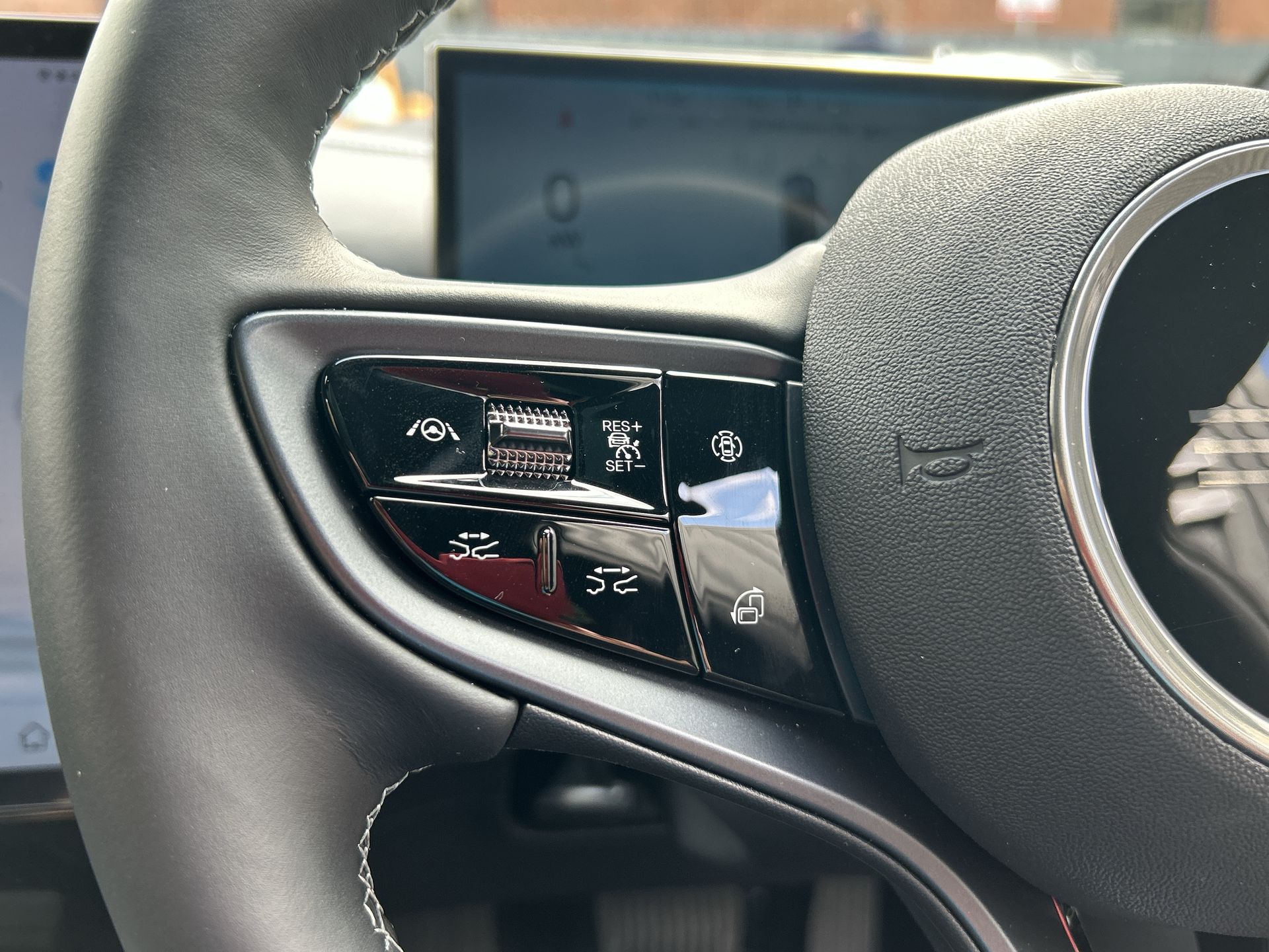 AWD 83KWH