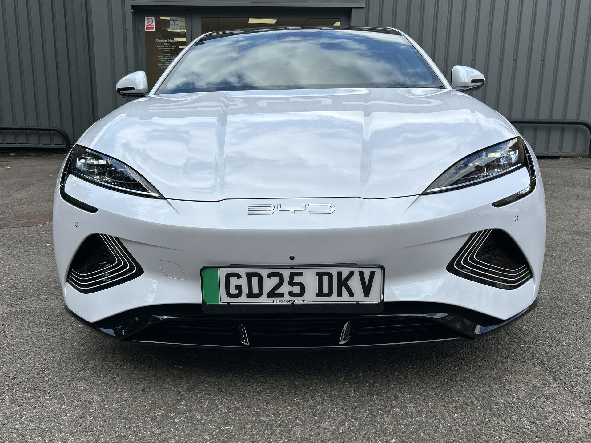 AWD 83KWH