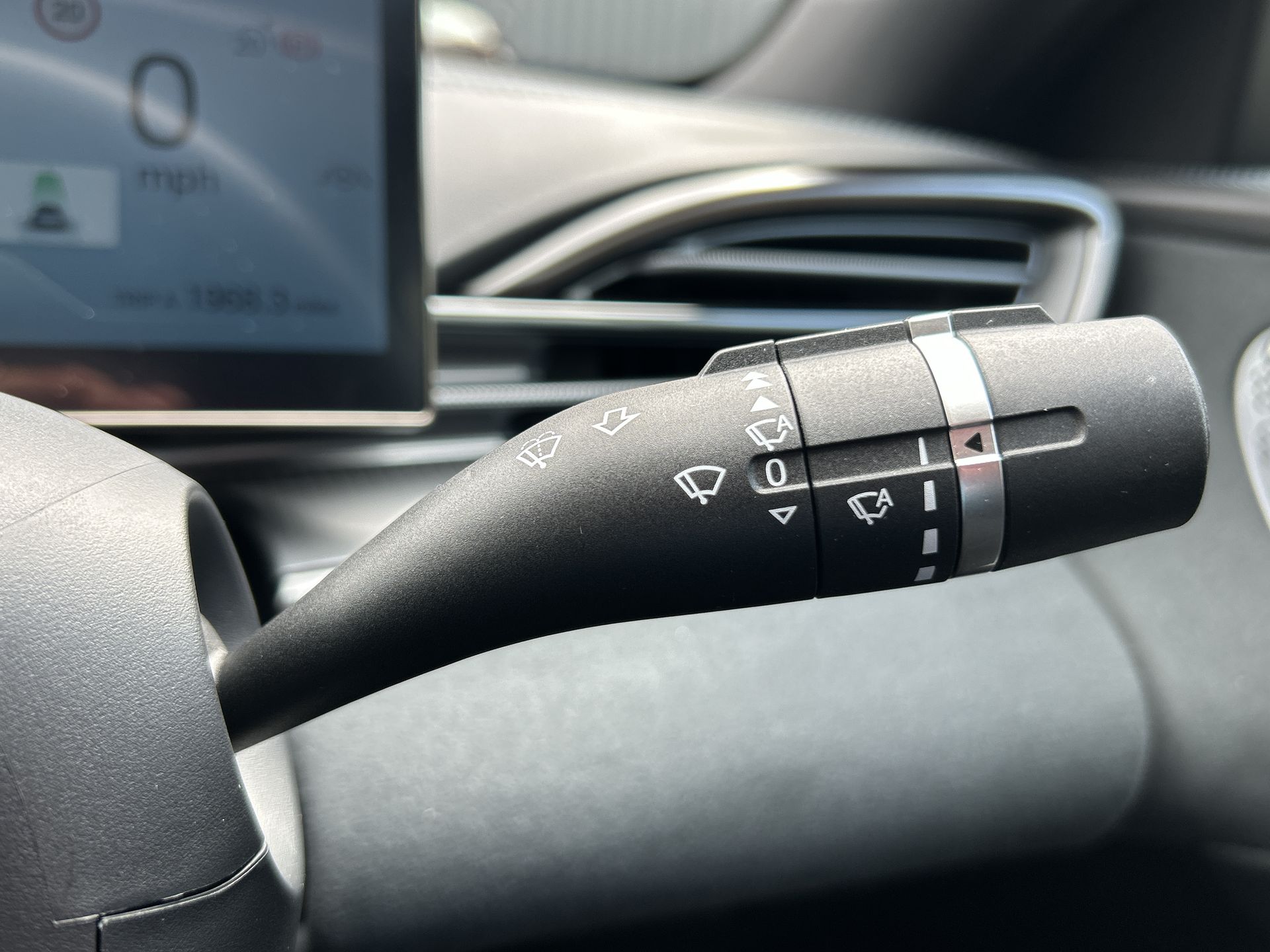 AWD 83KWH