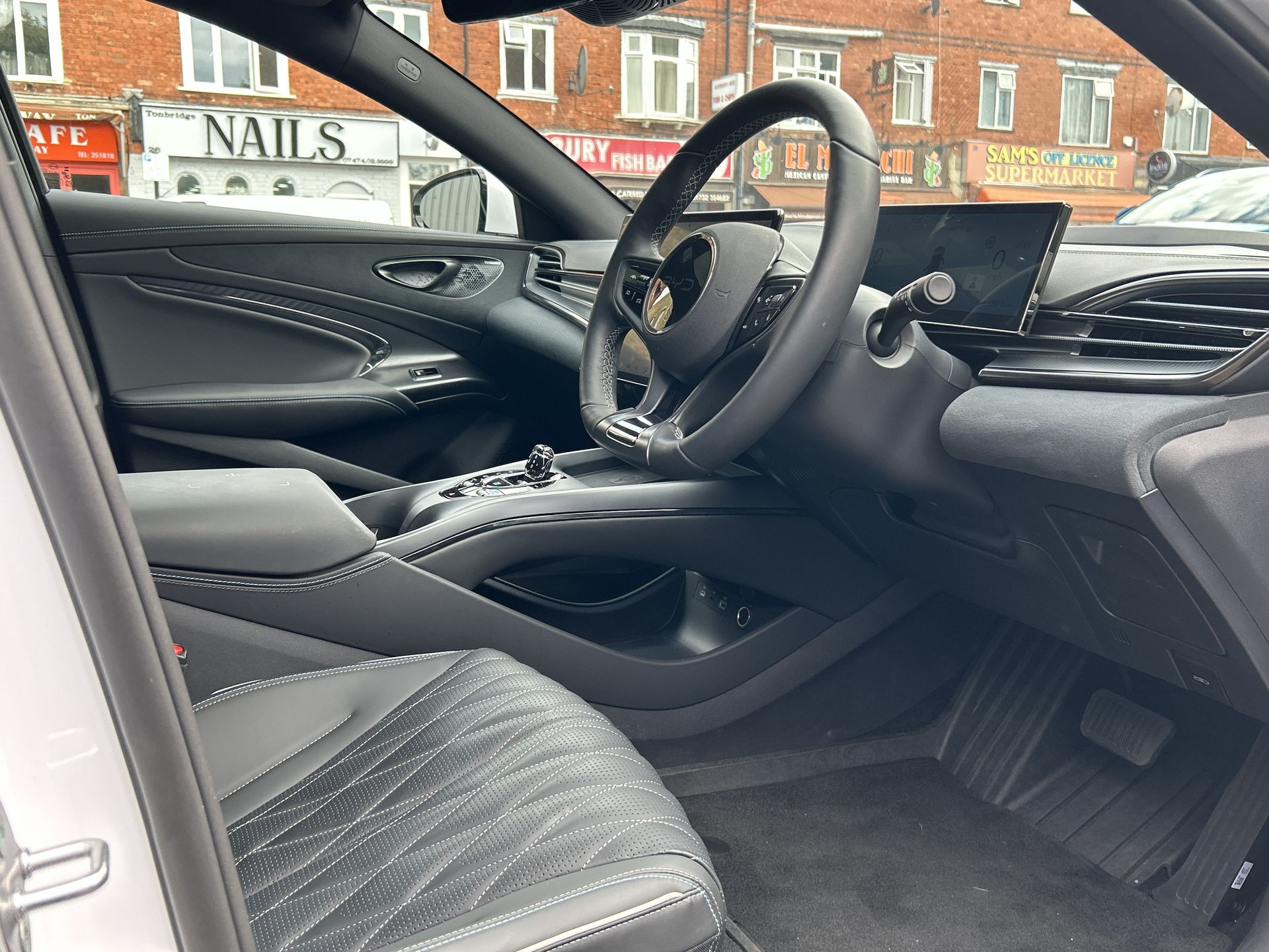 AWD 83KWH