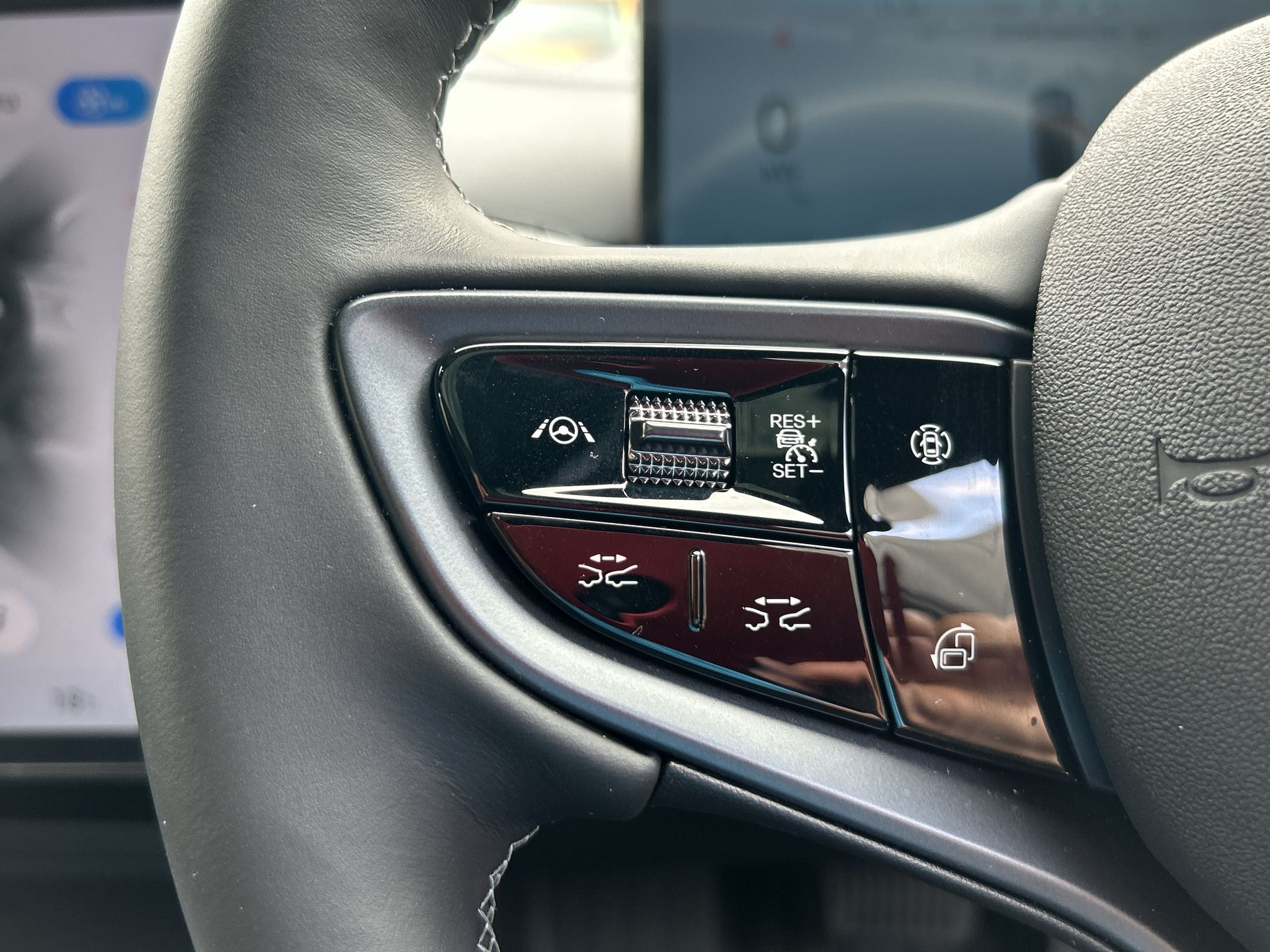 AWD 83KWH