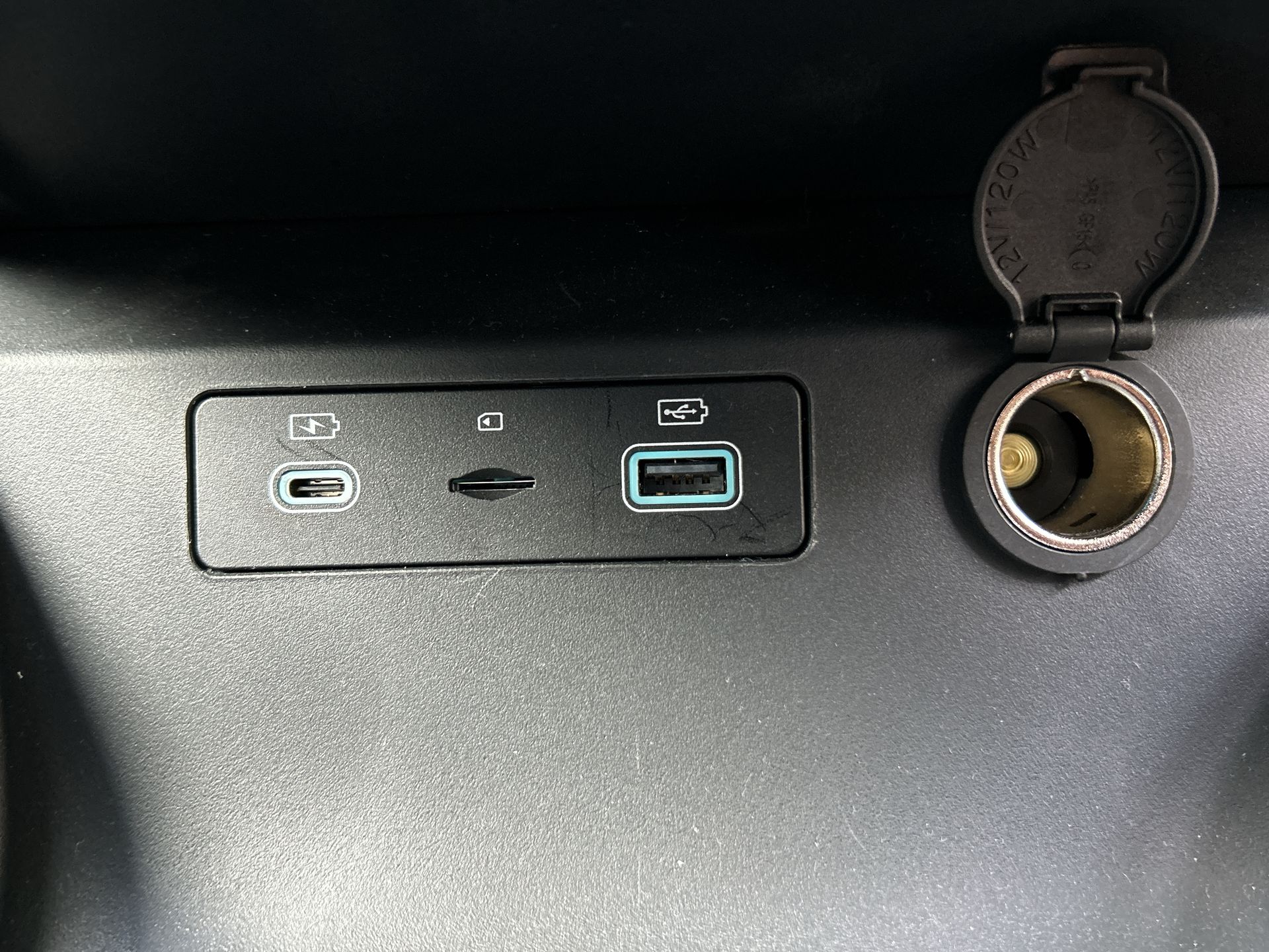 AWD 83KWH