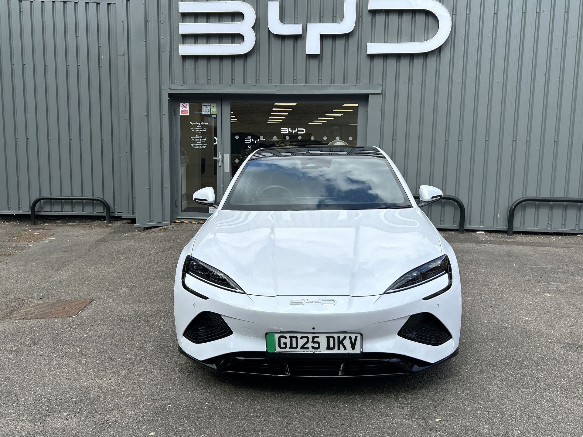 AWD 83KWH